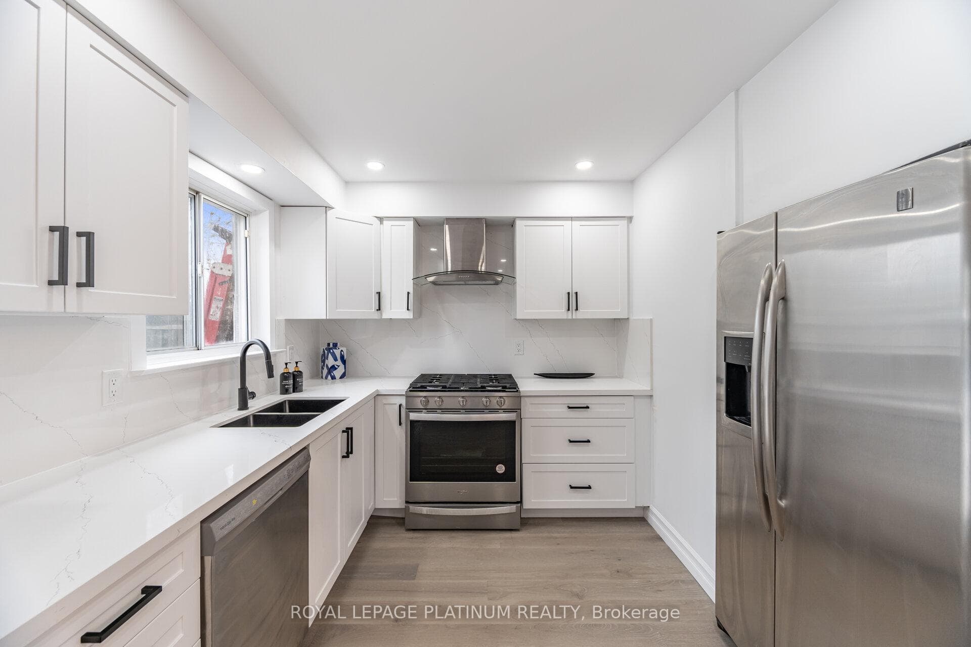 230 Archdekin Drive photo 14