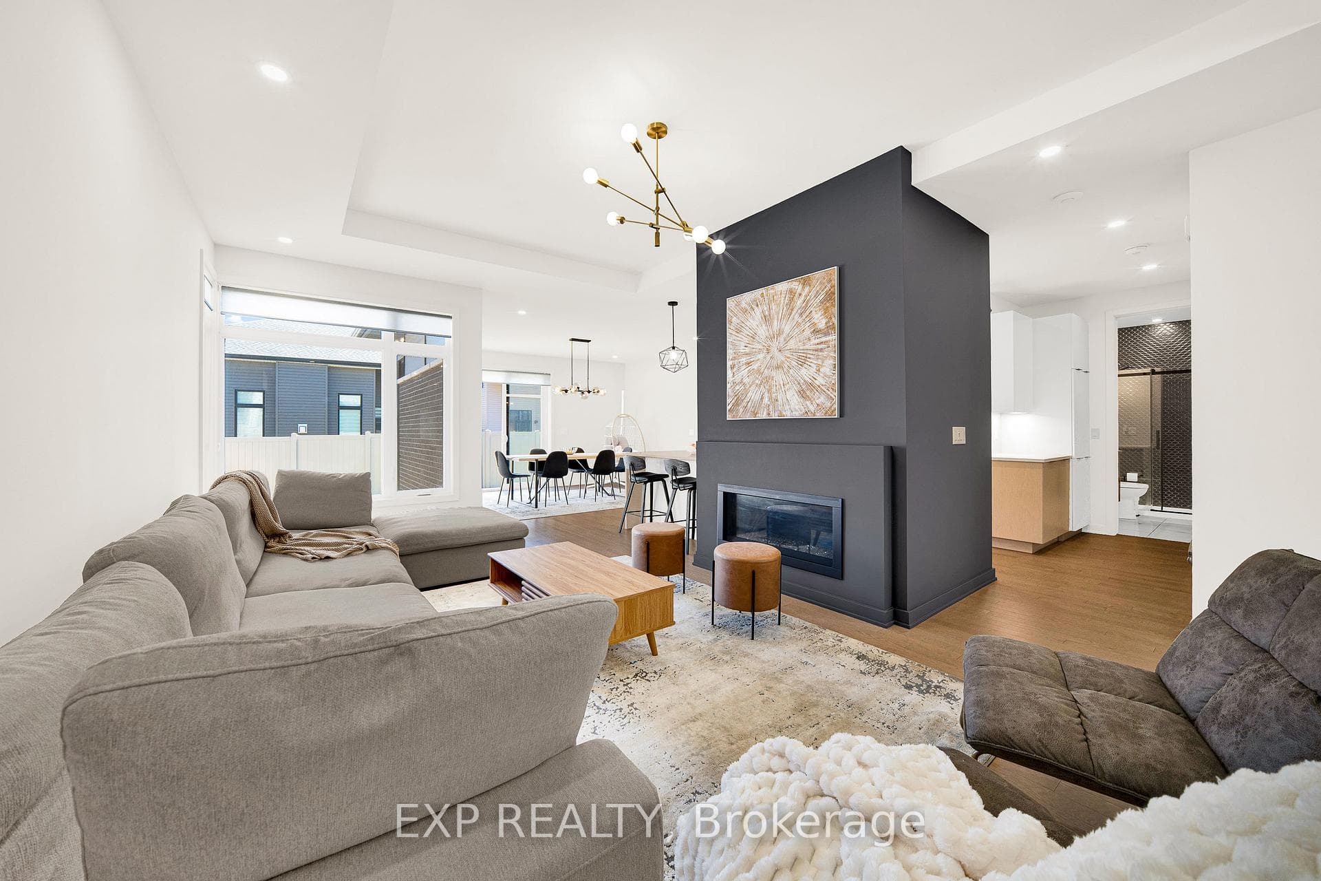 708 Wooler Place photo 2
