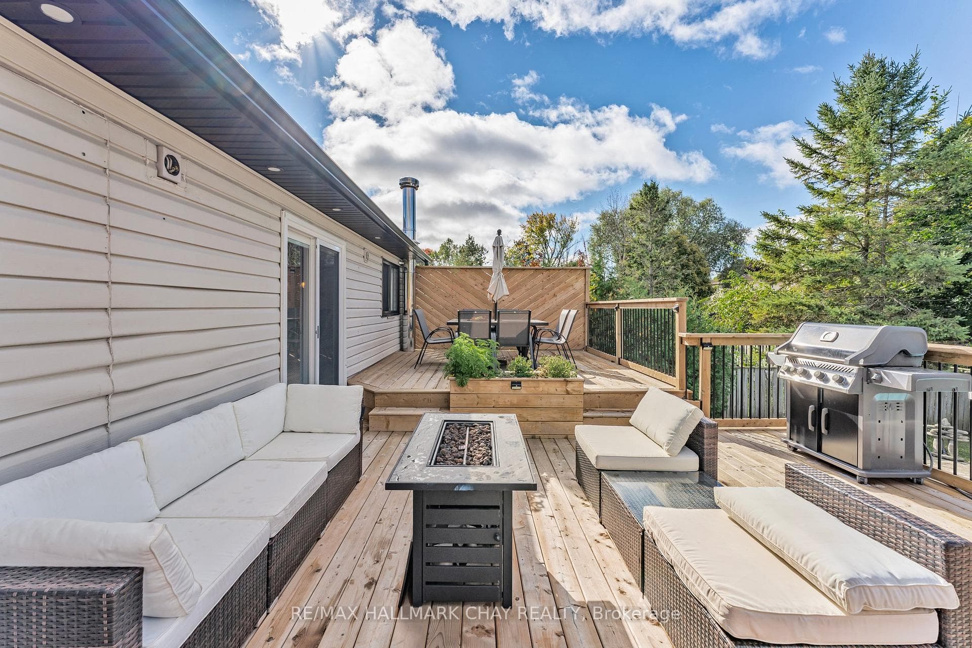 2530 Holiday Way photo 32