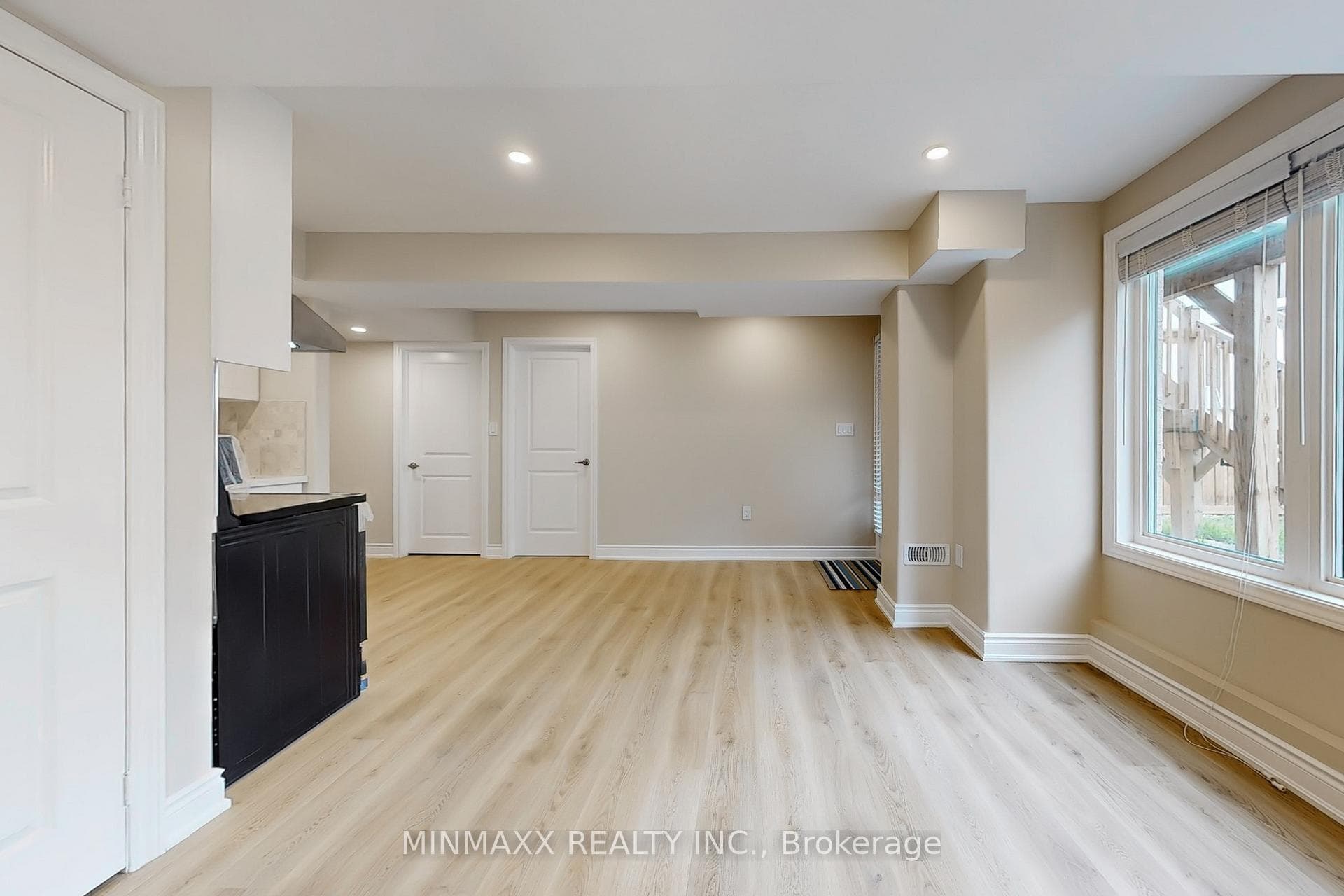 465 Thornborrow (2-Bed Walkout Bsmt Apt) Court photo 12