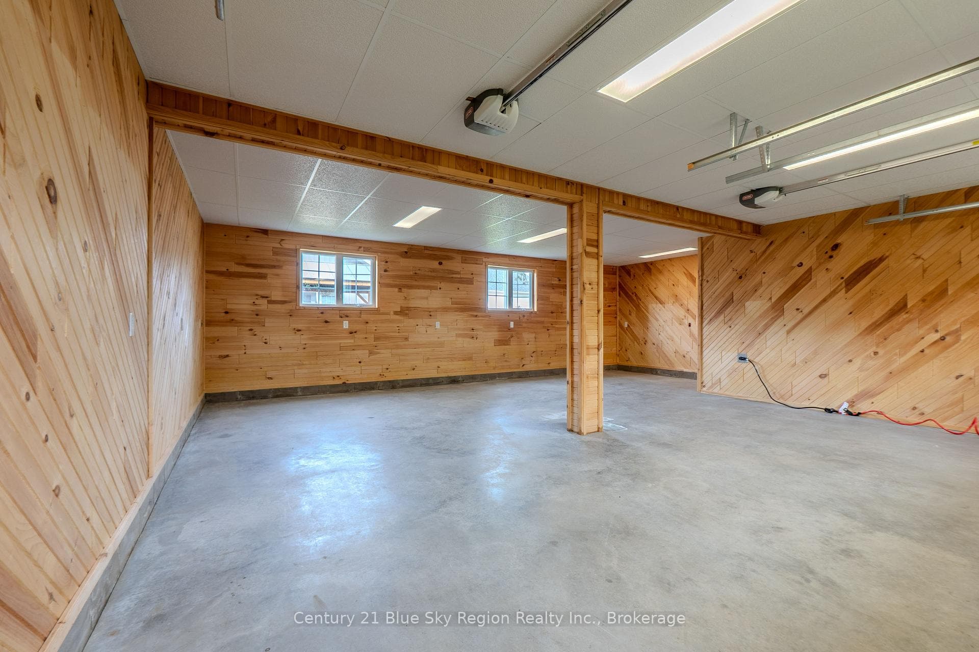 243 Southview Crescent photo 40