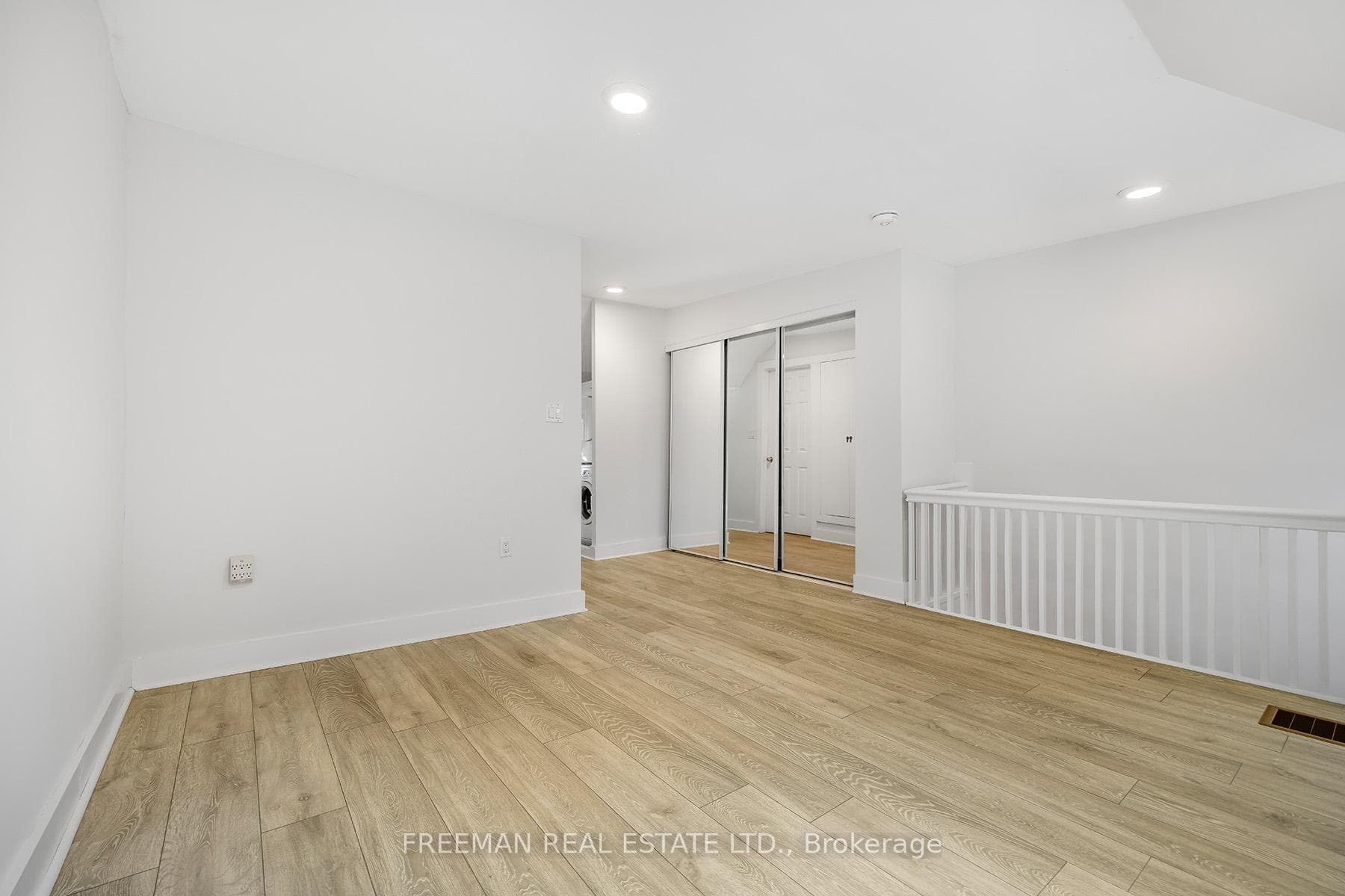652 Markham Street photo 18