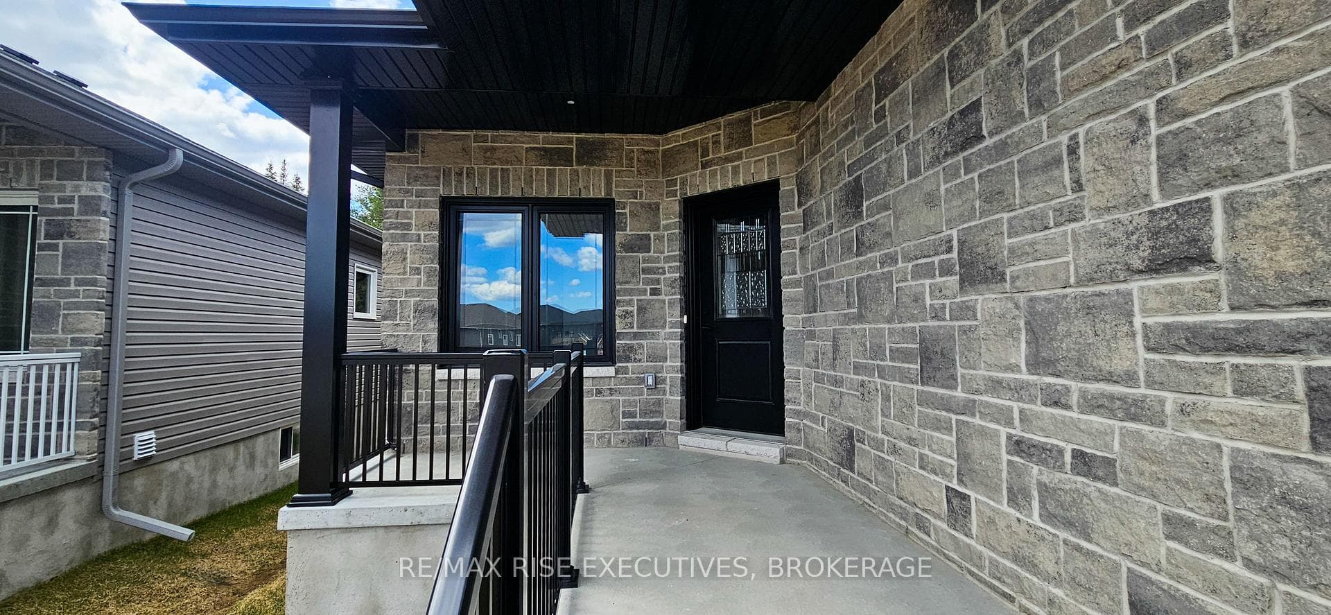 163 Creighton Drive photo 2