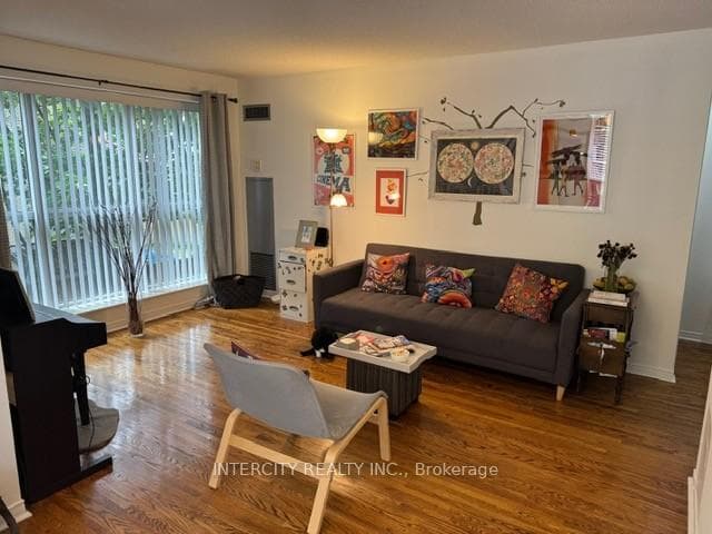 800 Sheppard Avenue Unit 209 photo 2