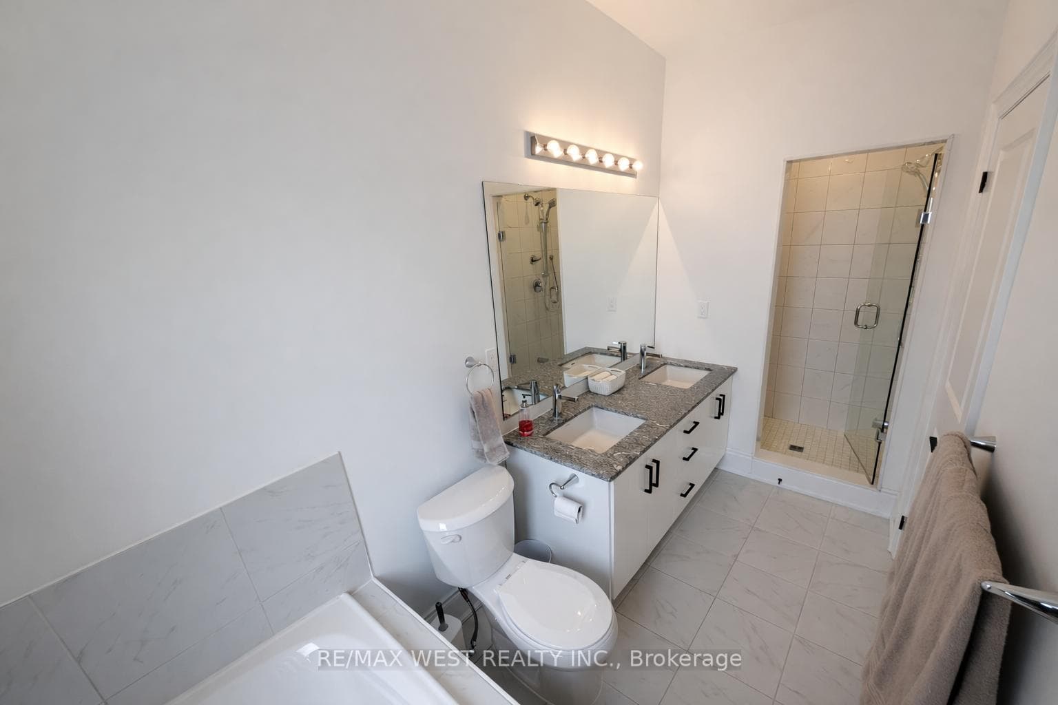 23 Paradox Street photo 31