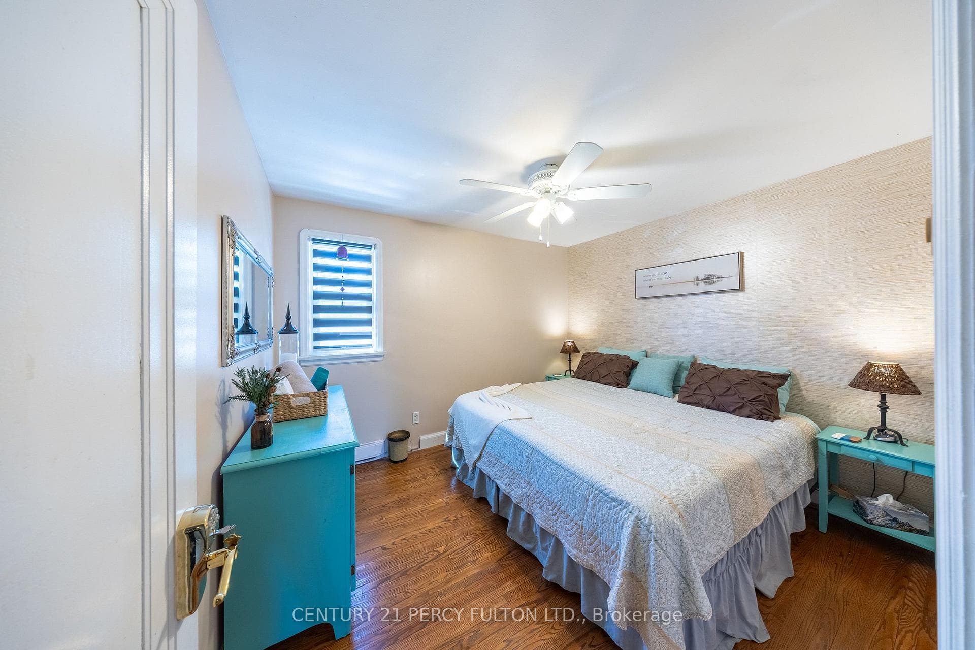 816 SIMCOE Street photo 12