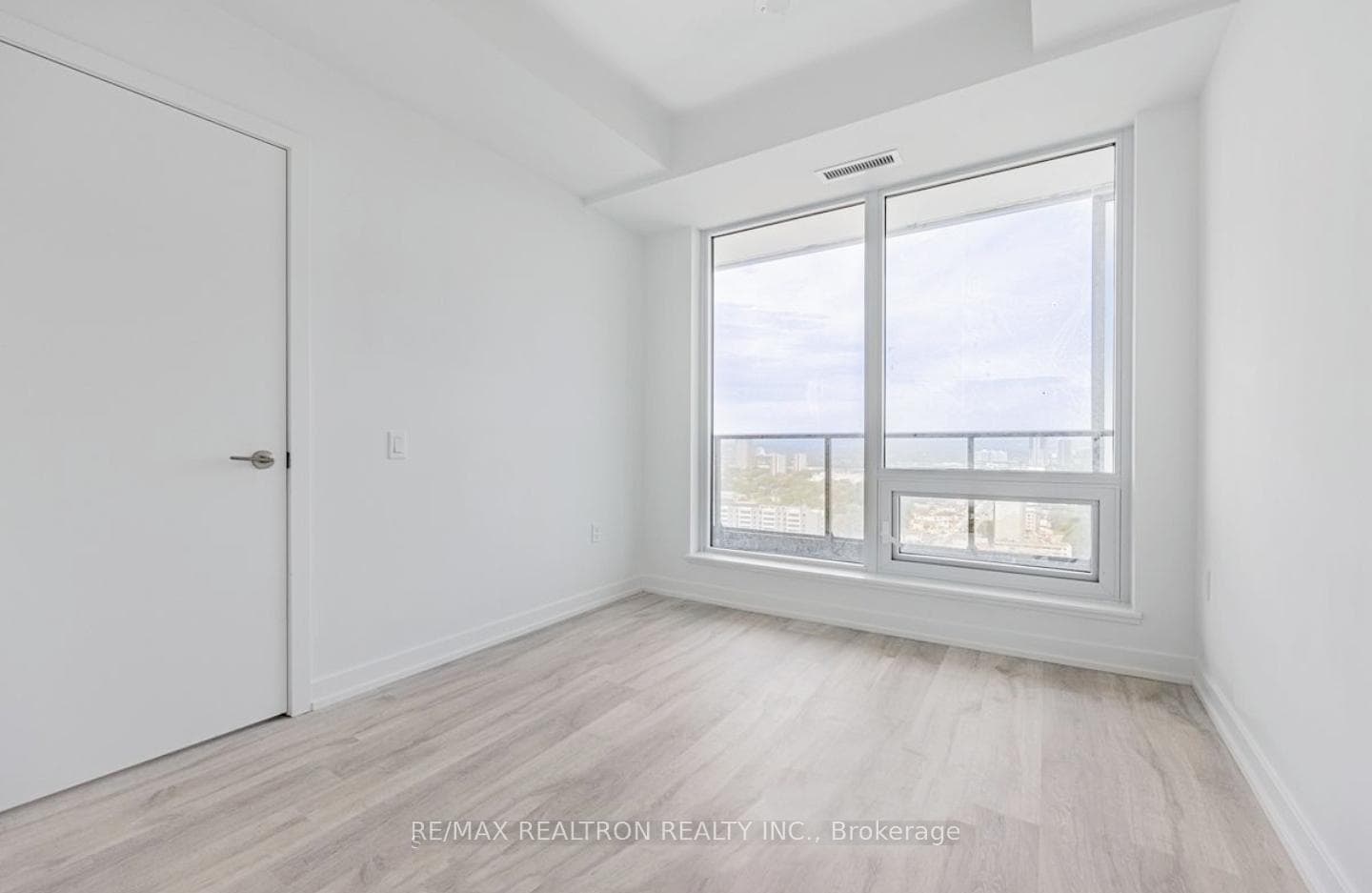 7 Golden Lion Heights Unit 2710 photo 4