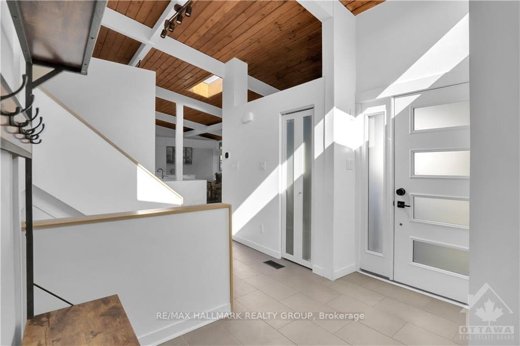 1038 CROMWELL Drive photo 3