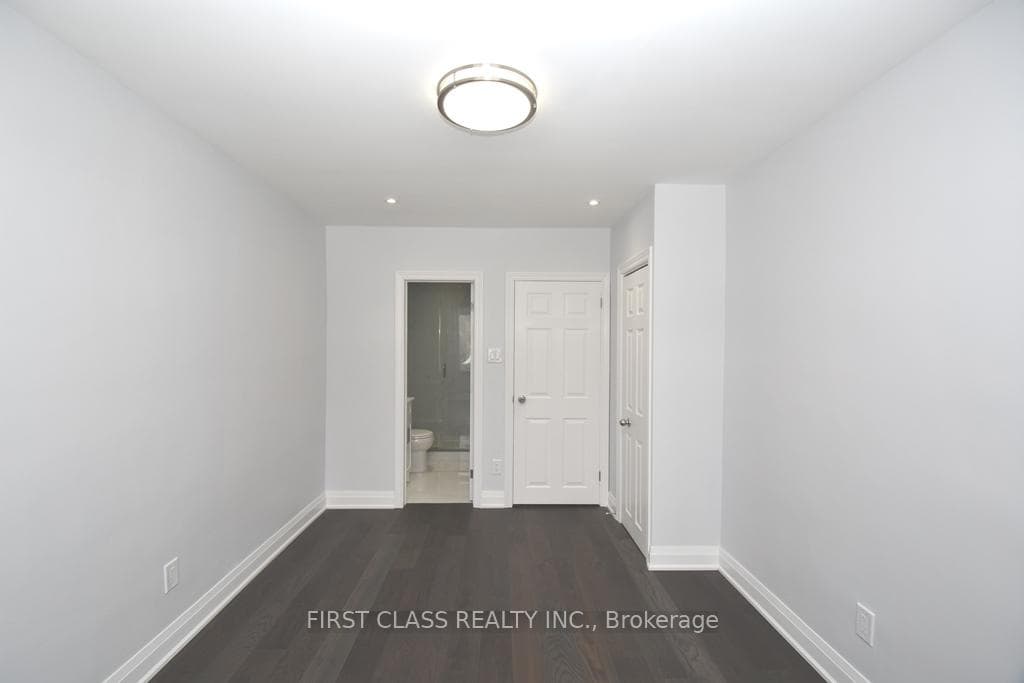 113 Holcolm Road Unit Main photo 19
