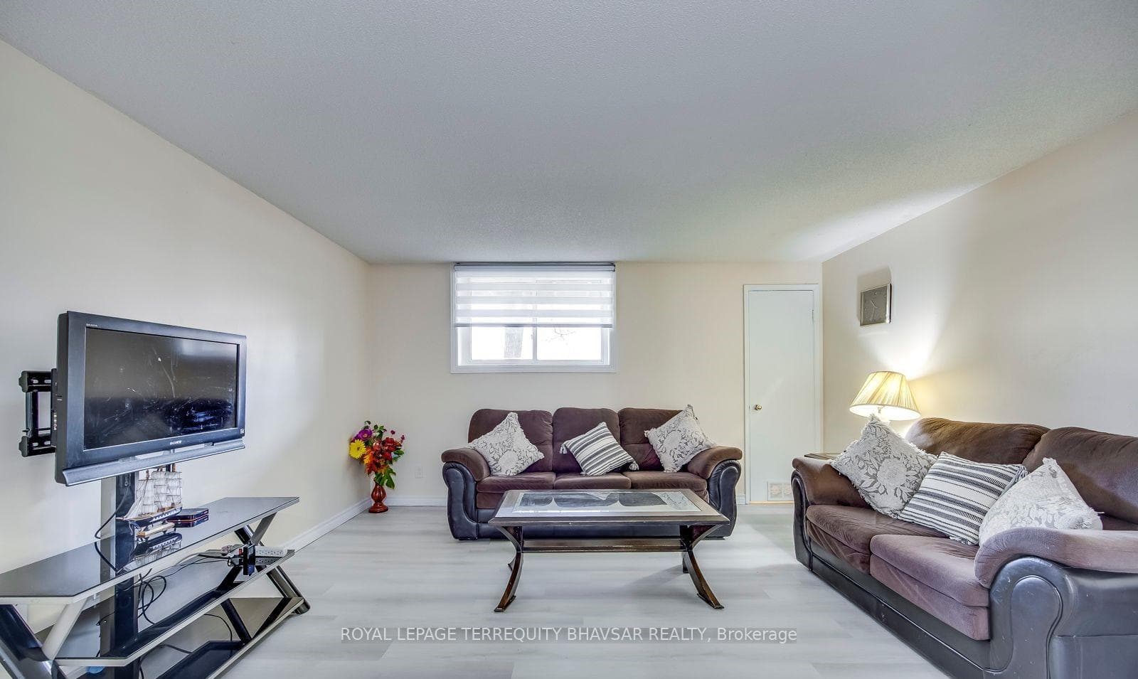 565 Greenfield Avenue Unit 902 photo 5