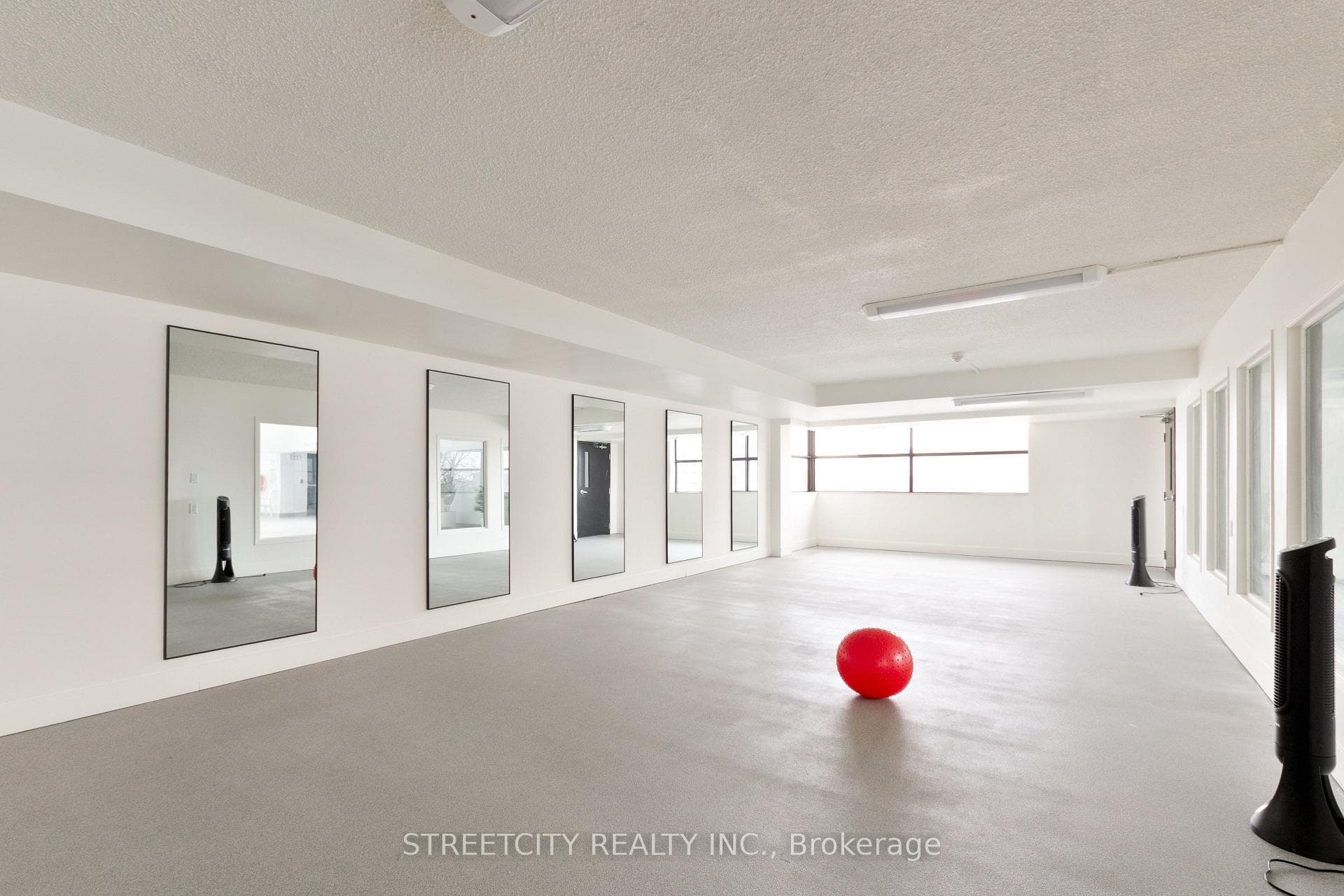 389 Dundas Street Unit 2103 photo 31