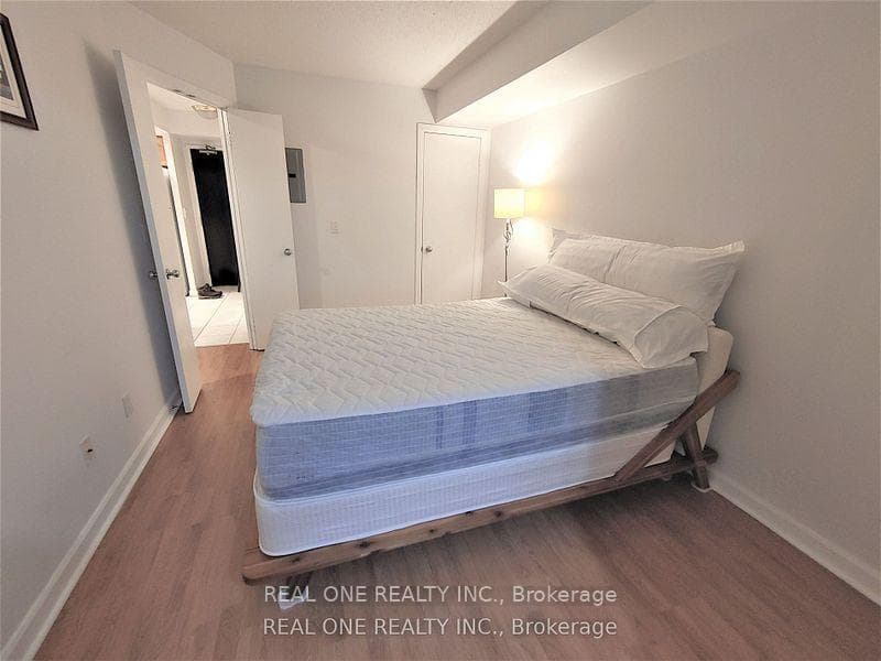 8 Park Road Unit 2009 photo 25