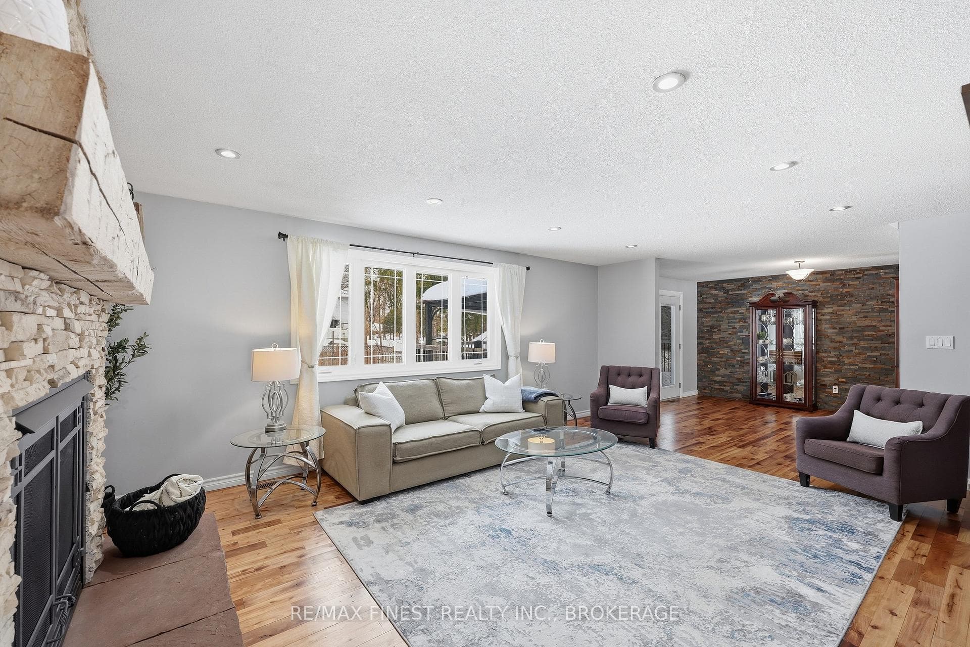 2518 Rideau Ferry Road photo 5