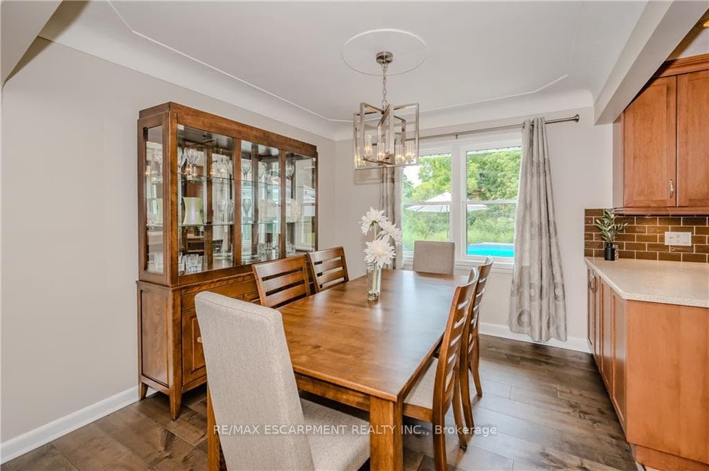 976 Danforth Avenue photo 11
