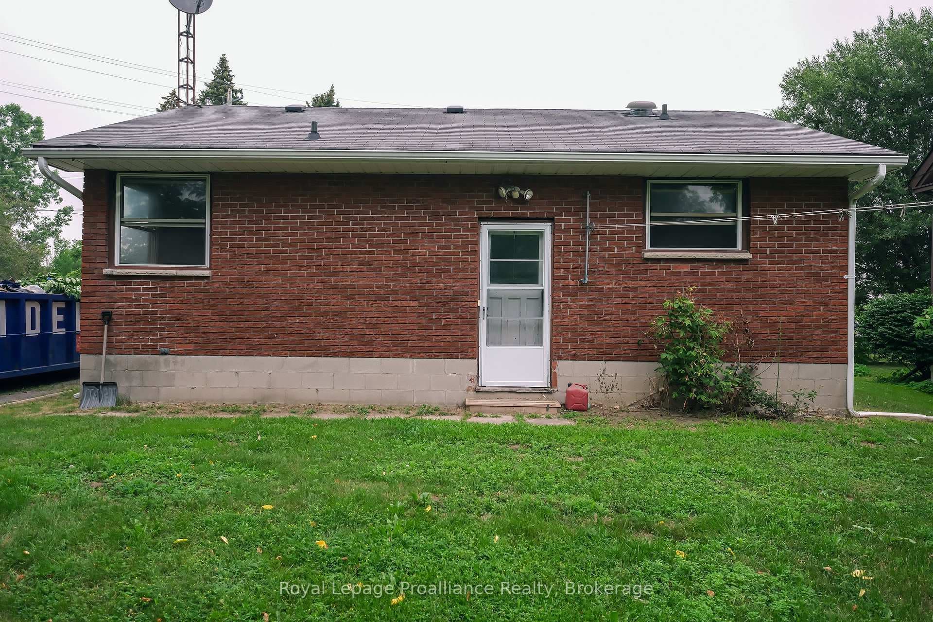 96 Prince Edward Street photo 17