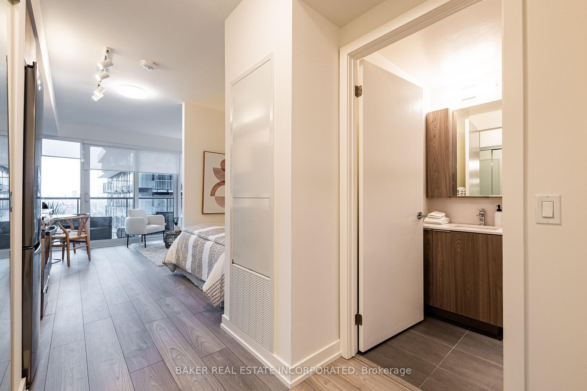 223 Redpath Avenue Unit 1712 photo 2