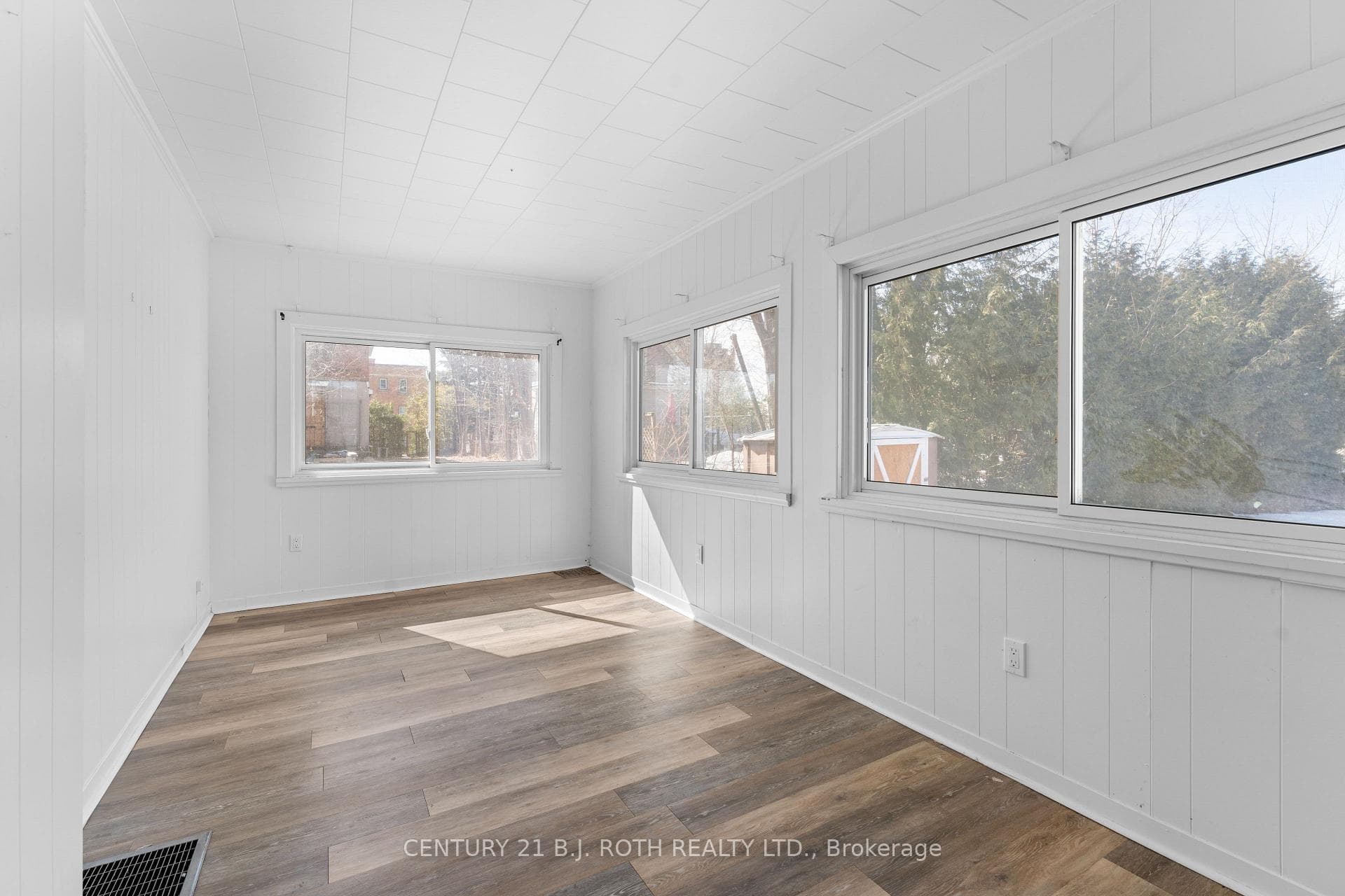 414 ELIZABETH Street photo 11