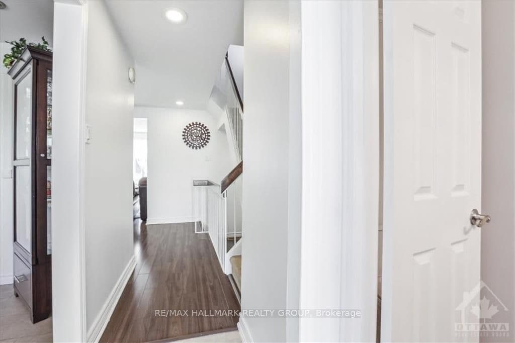 1817 LAMOUREUX Drive photo 2
