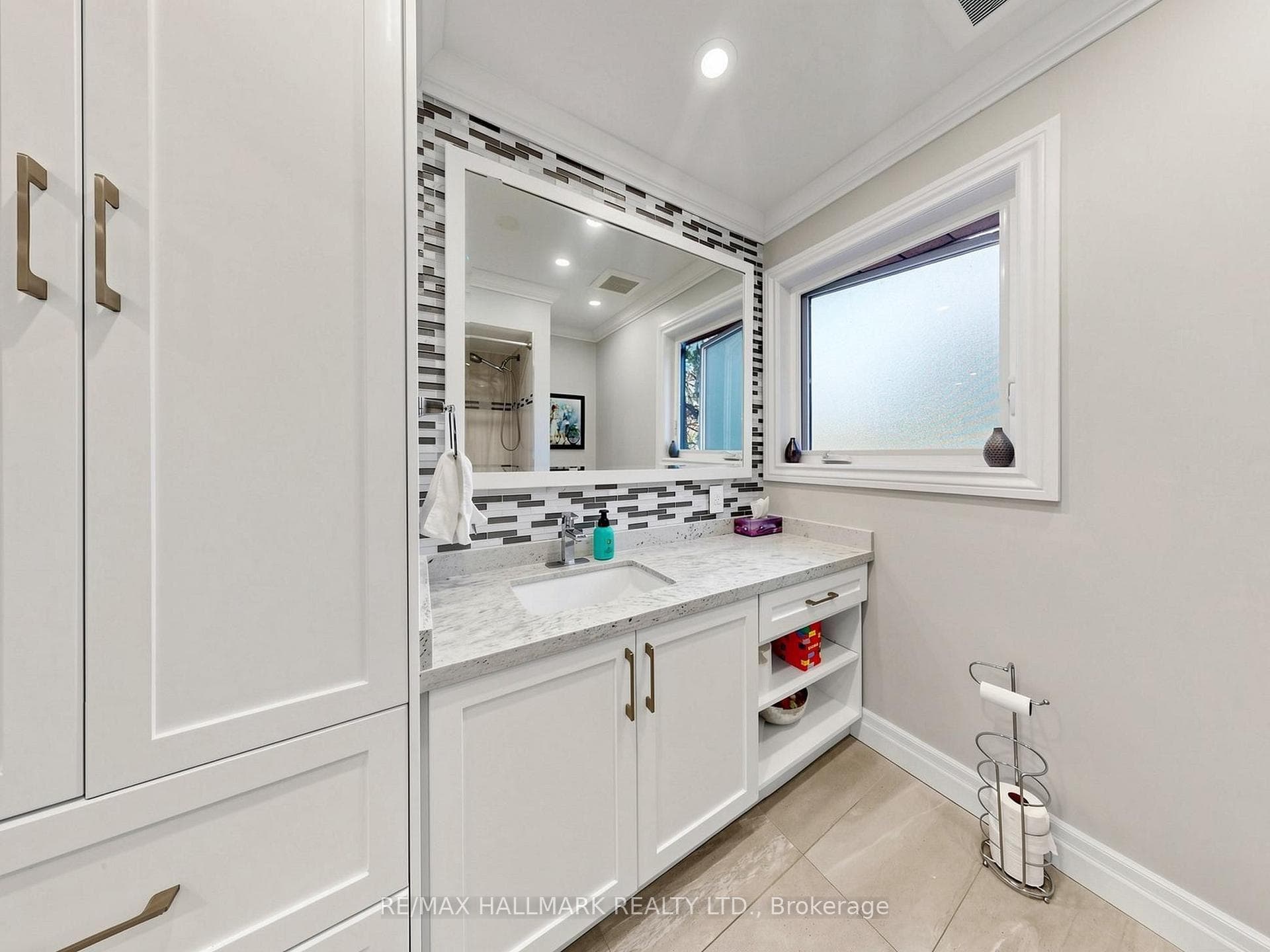 58 Marchwood Crescent photo 32