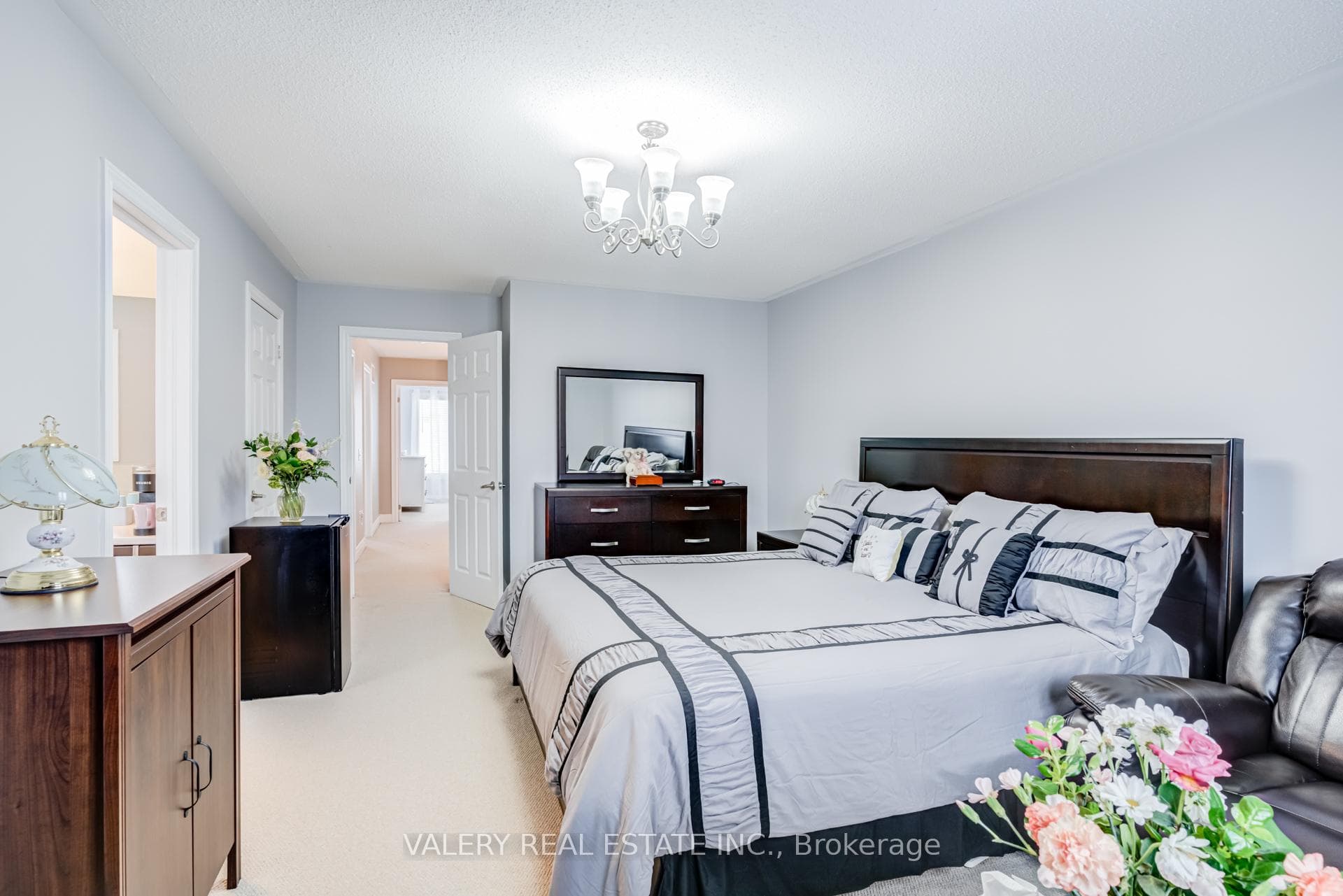63 Bathgate Crescent photo 14