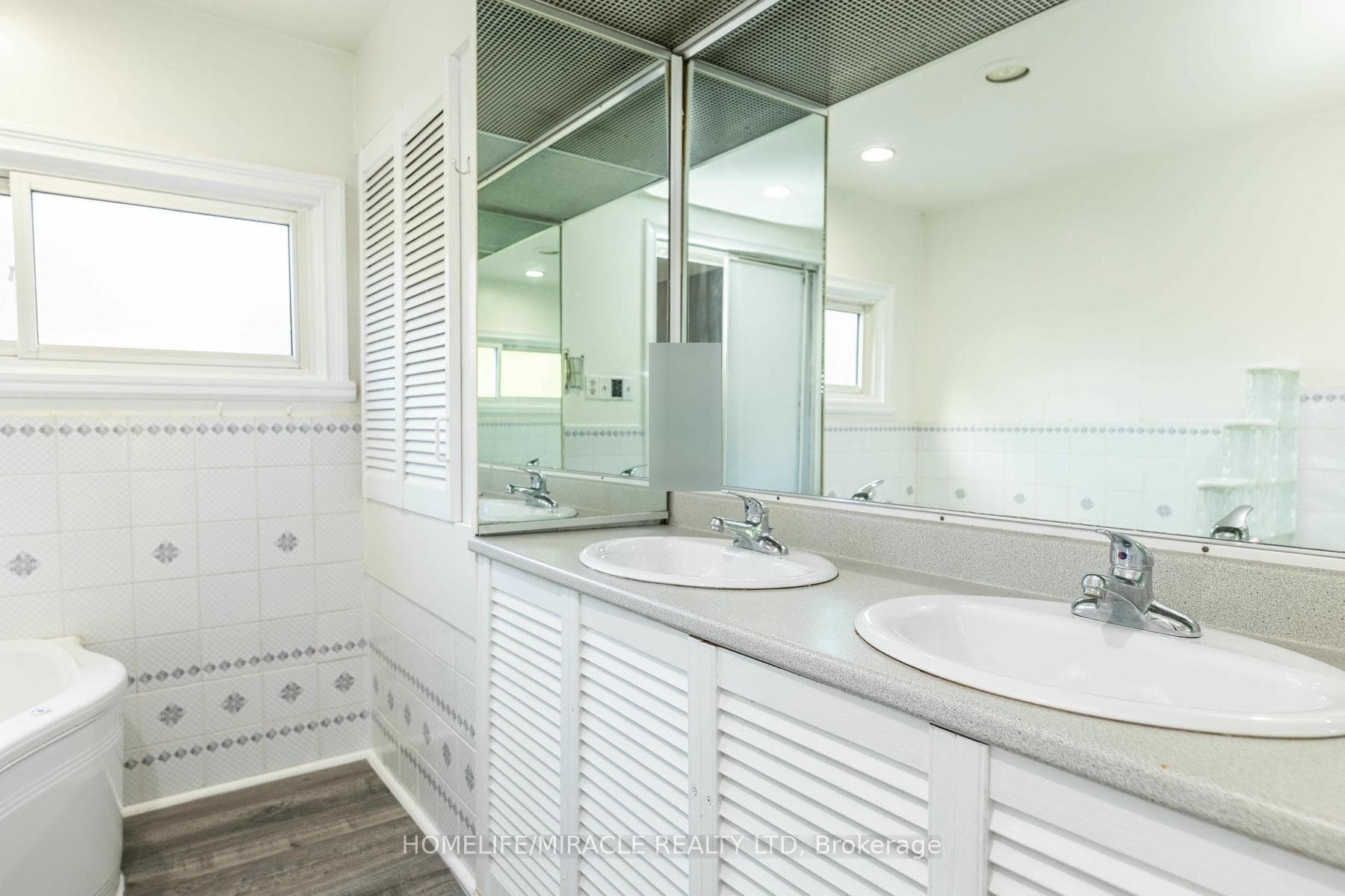 1 Lowell Avenue photo 18