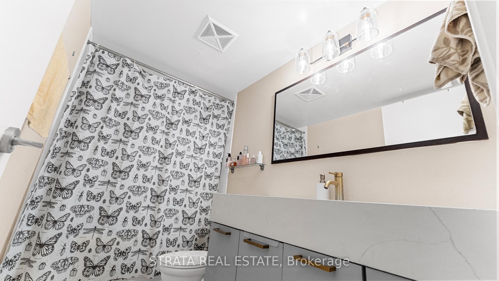 126 Simcoe Street Unit 402 photo 10