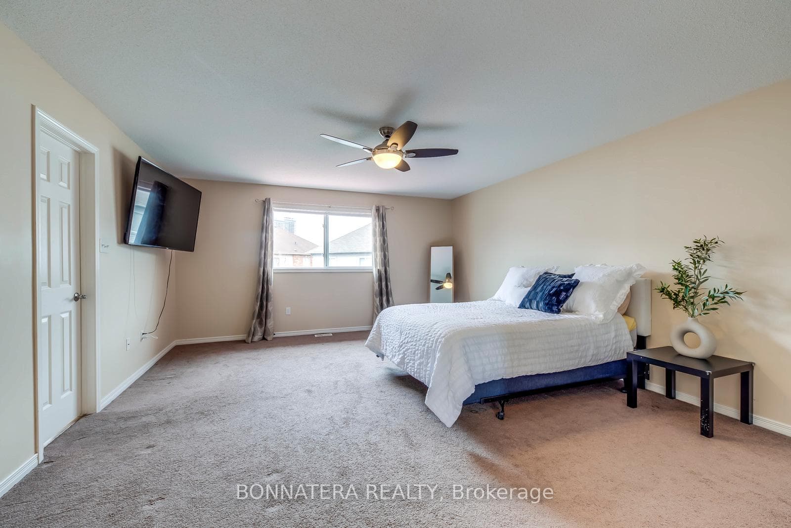 411 Hobbs Crescent photo 22