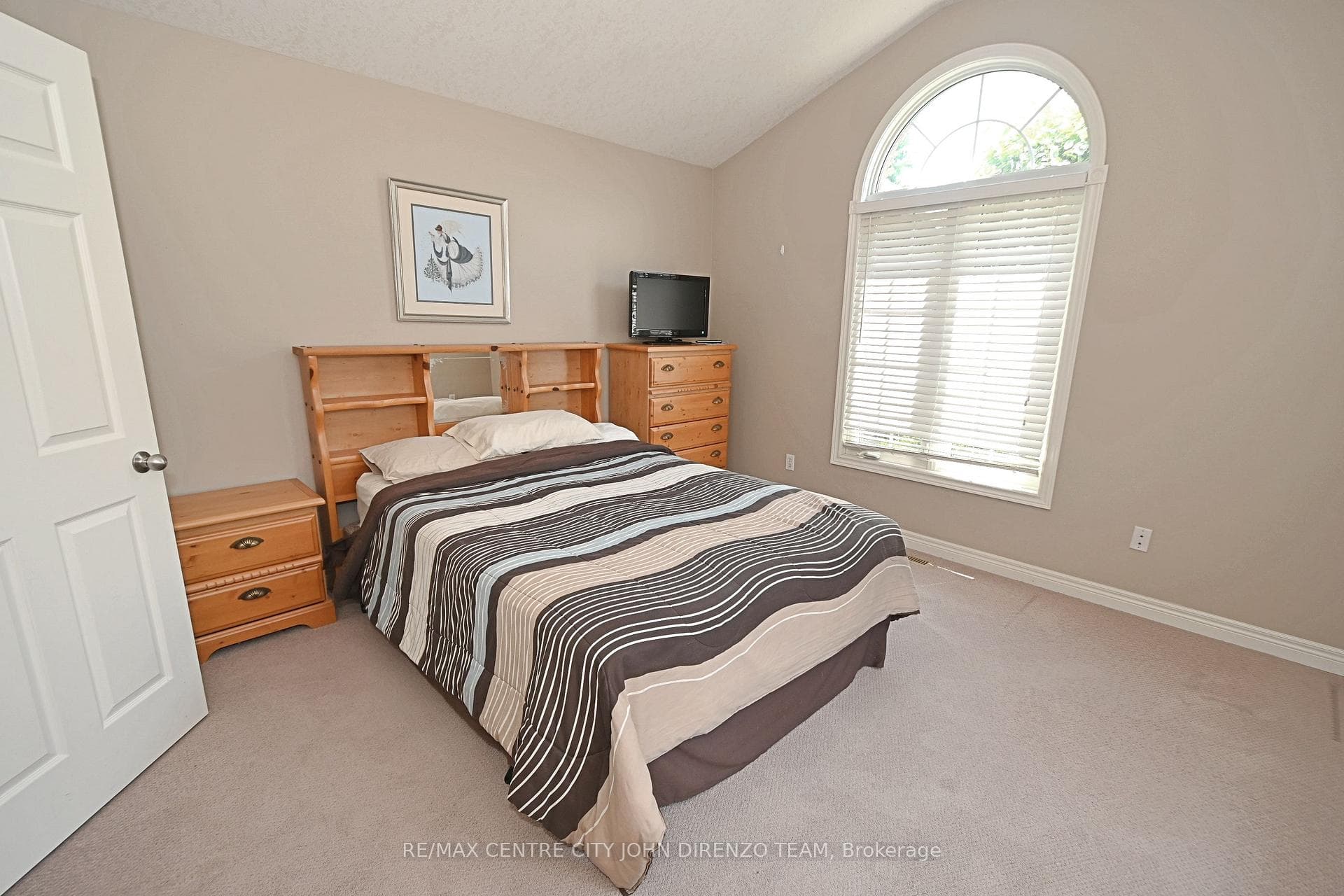 19 Augusta Crescent Unit 1 photo 12