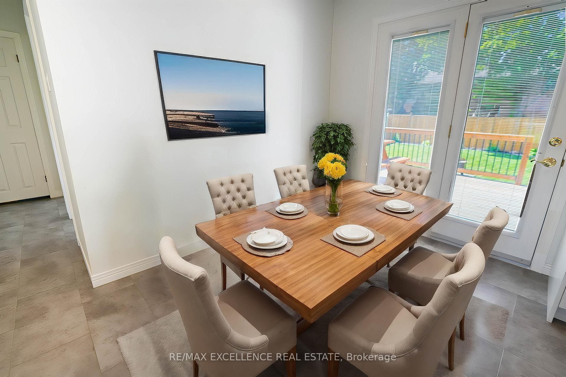 1257 VICTORIA Drive photo 3