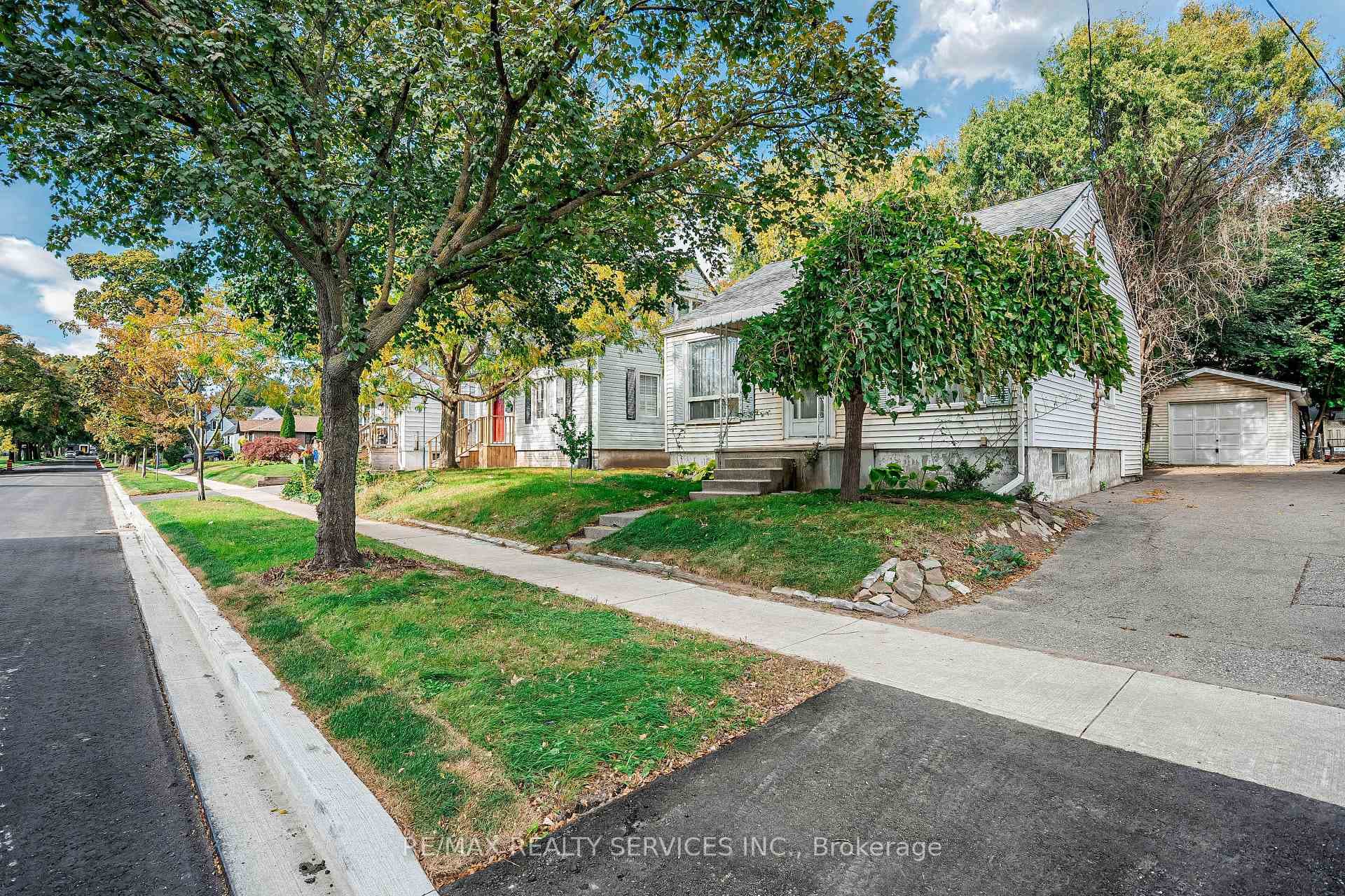 9 Avon Park Drive photo 1