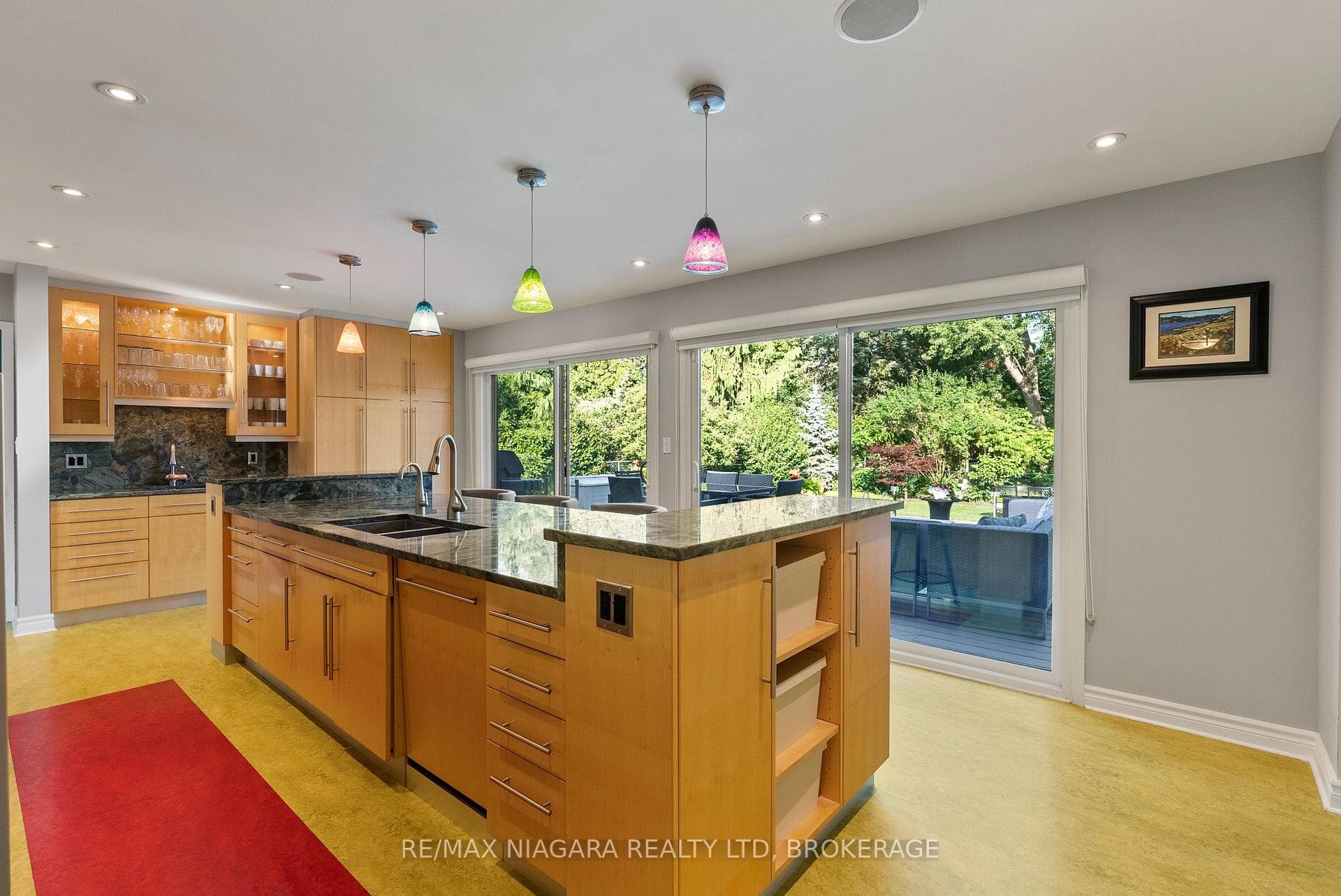 360 DORCHESTER Street photo 14