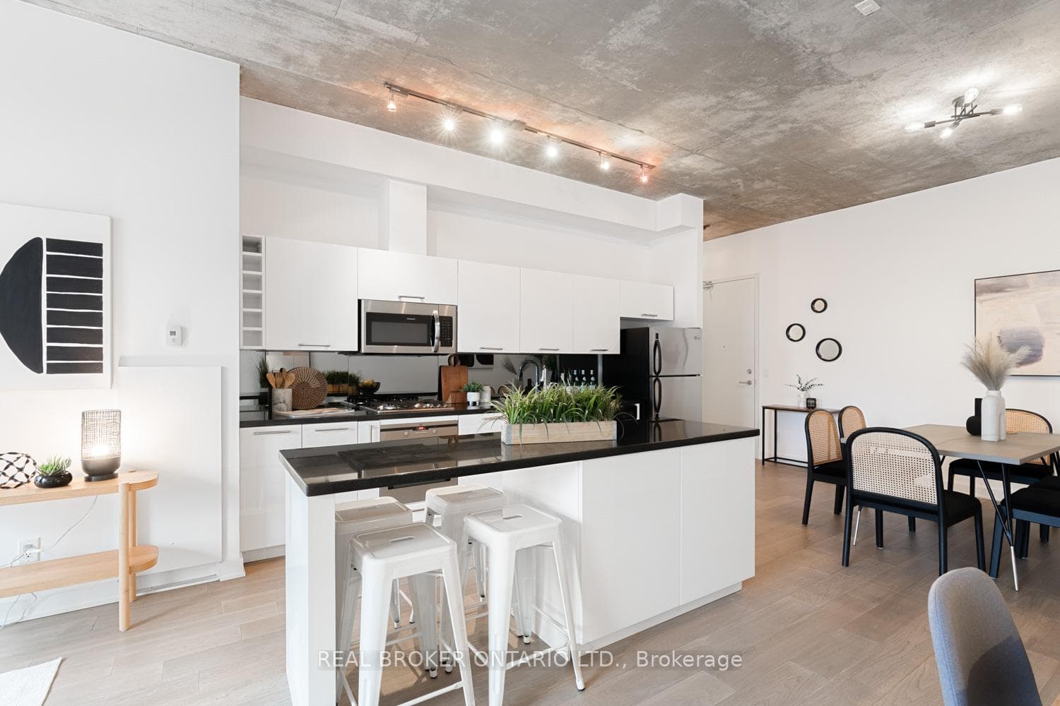 60 Bathurst Street Unit 608 photo 7