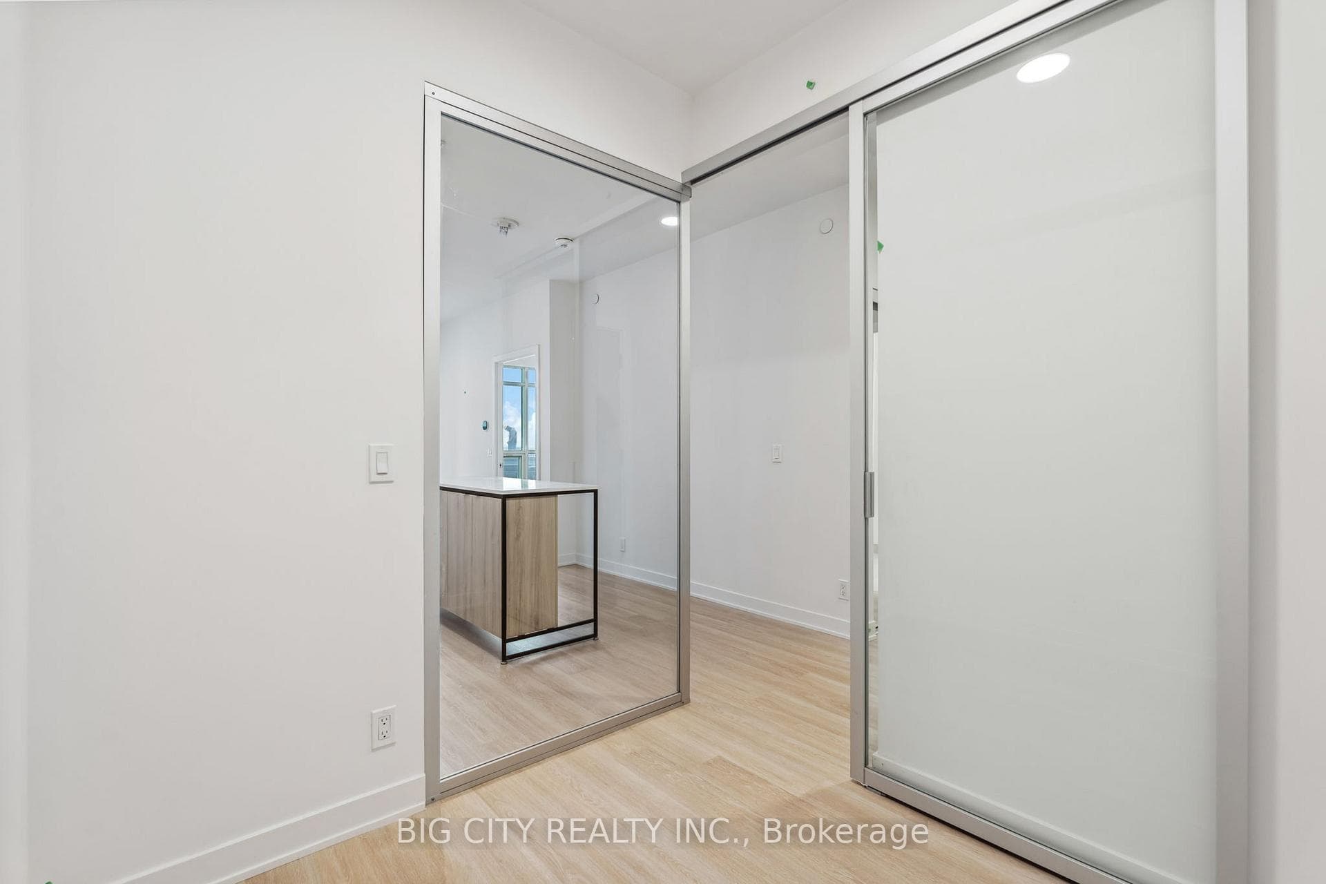 30 Upper Mall Way Unit 808 photo 21