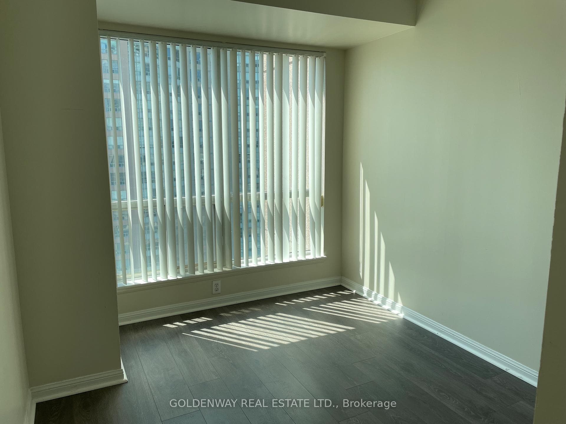 18 Lee Centre Drive Unit 2011 photo 3