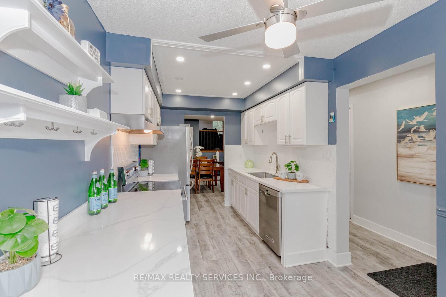 32 Simmons Boulevard photo 9