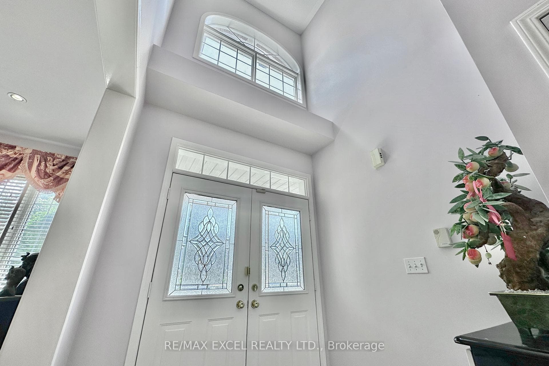 102 Castlemore Avenue photo 8