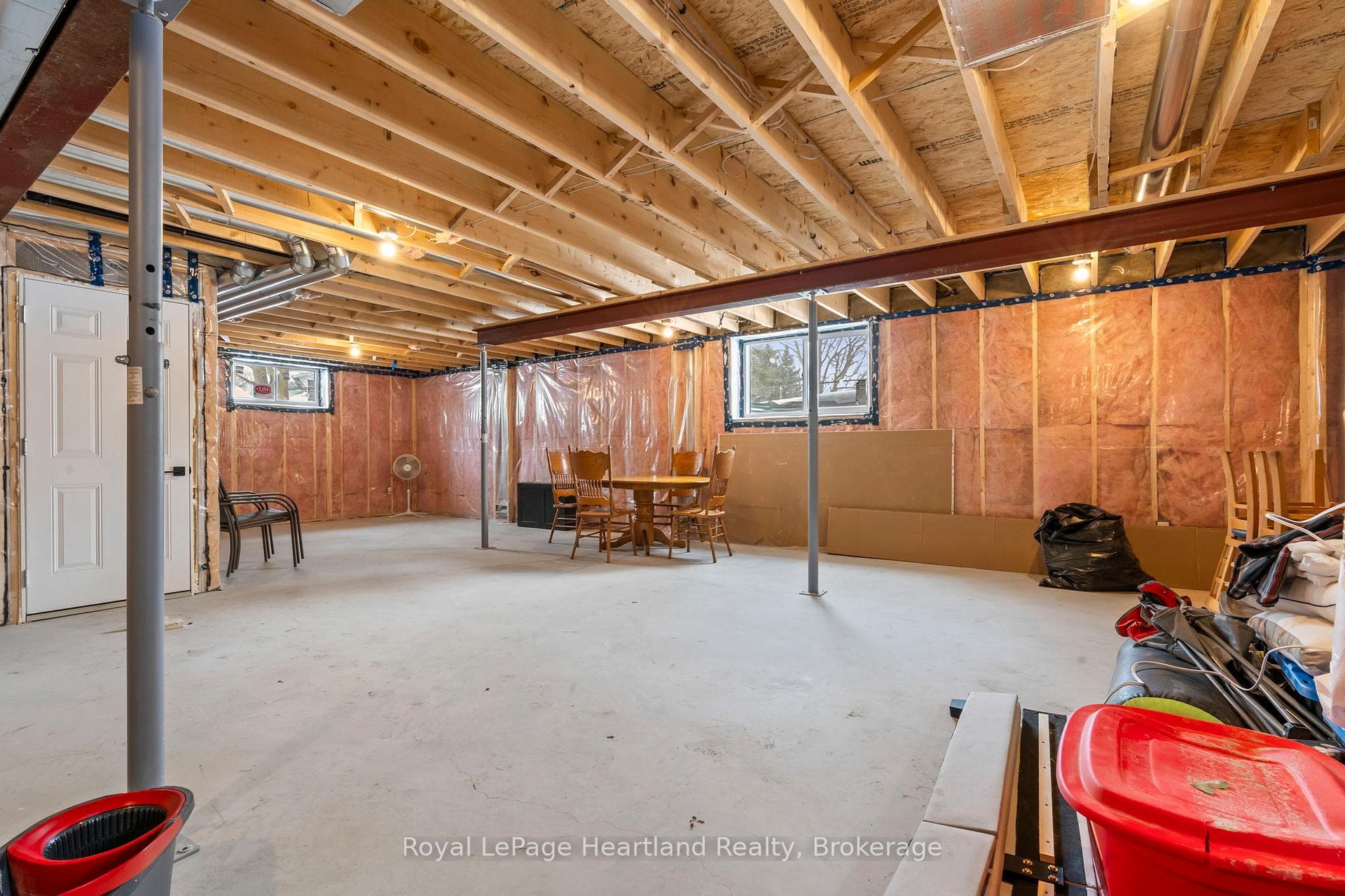 643 Fishleigh Street photo 25