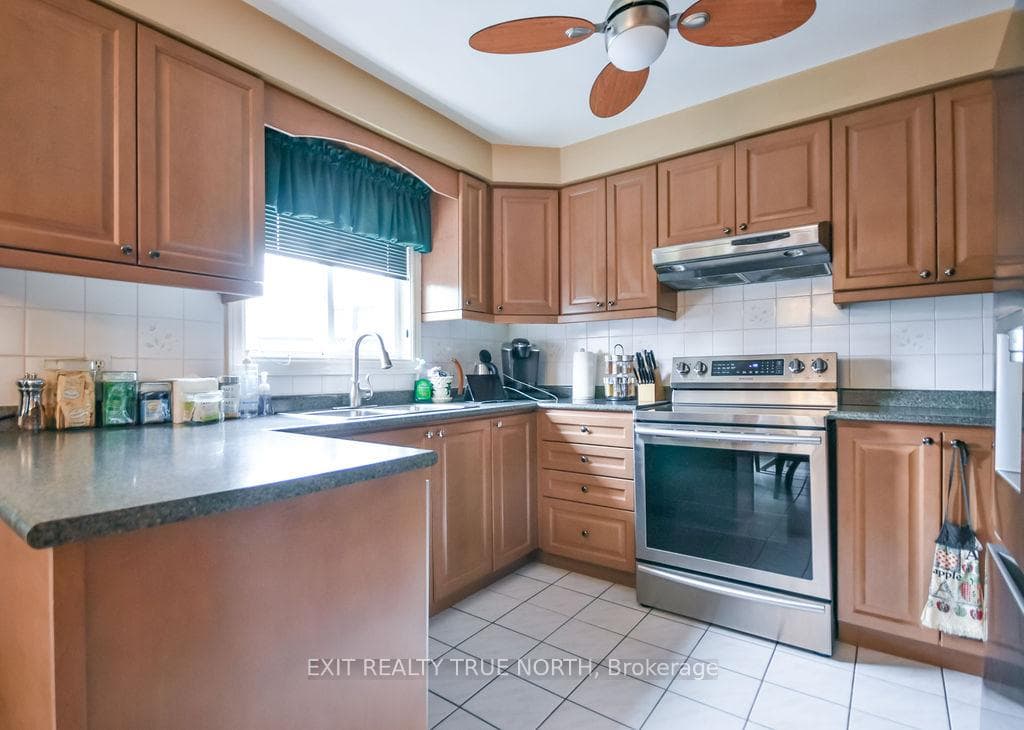 53 Etherington Crescent photo 11
