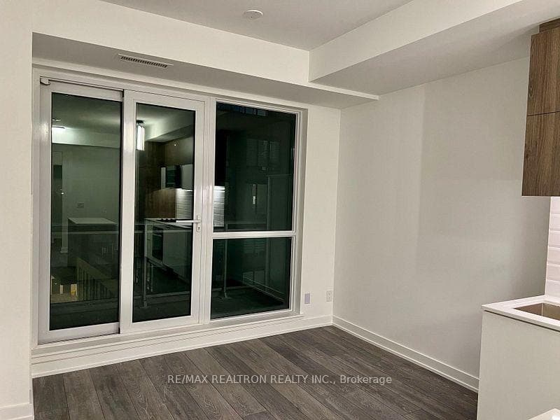 8888 Yonge Street Unit 405 photo 4