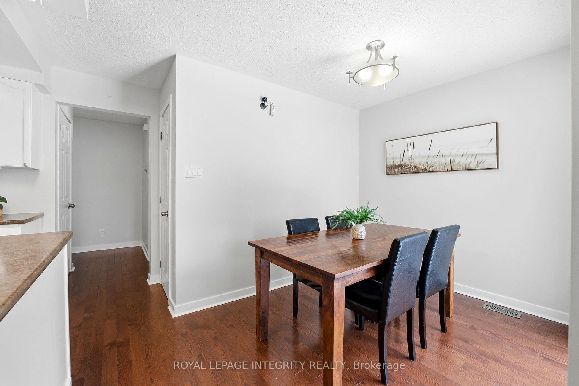 4 Adele Crescent photo 17