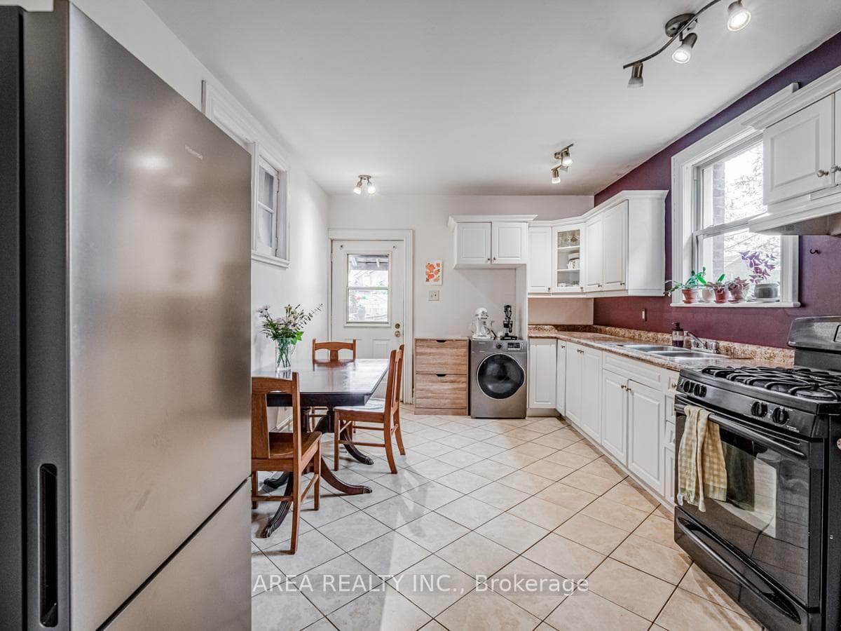 71 Oak Avenue photo 12