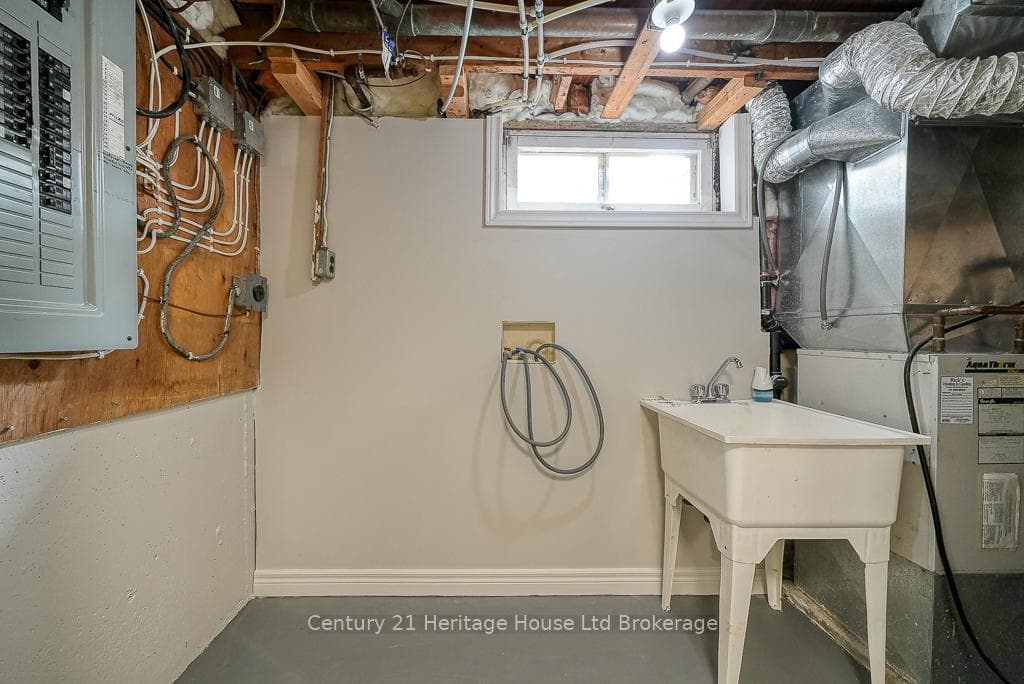 1003 B Nesbitt Crescent photo 41