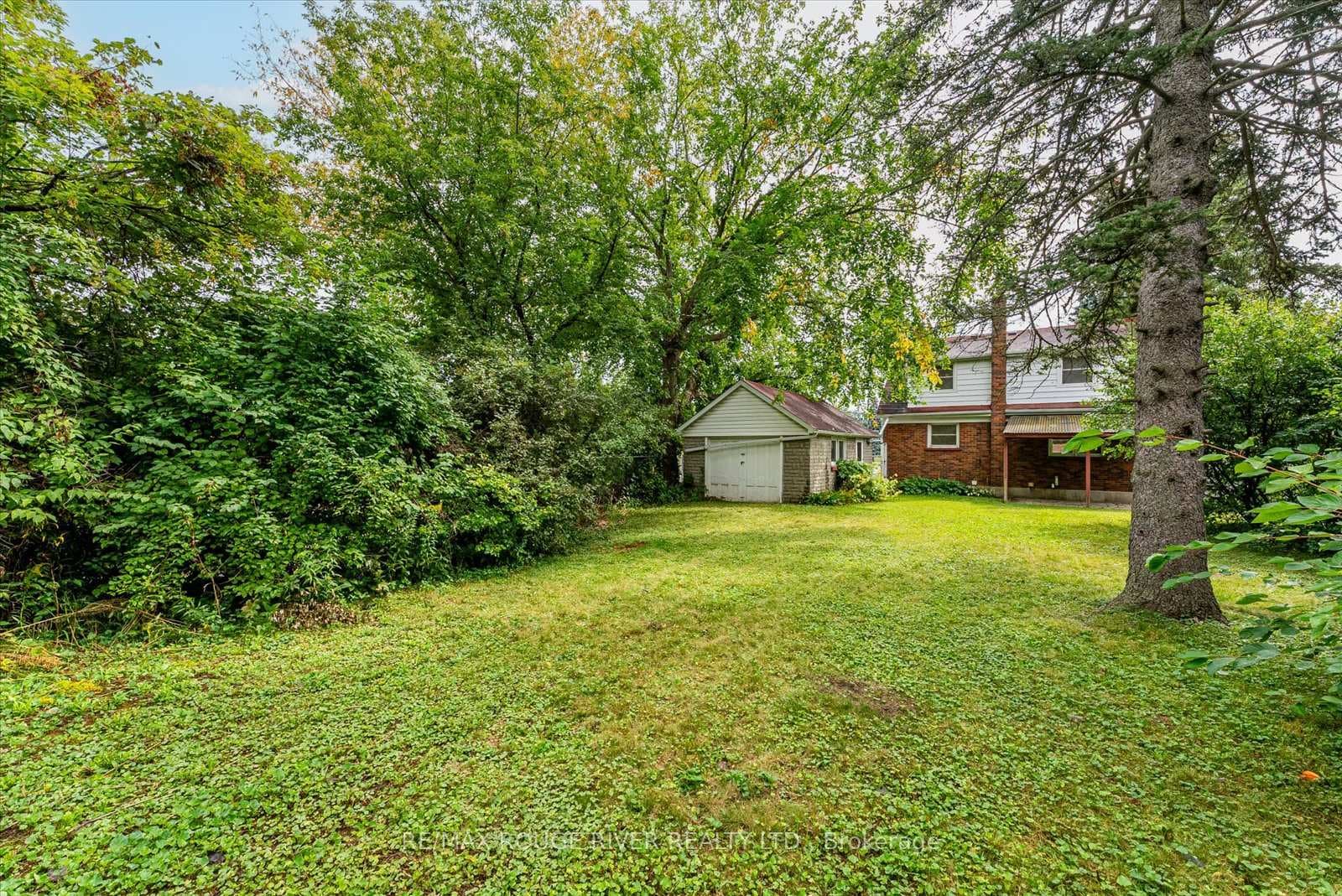 536 Colborne Street photo 25