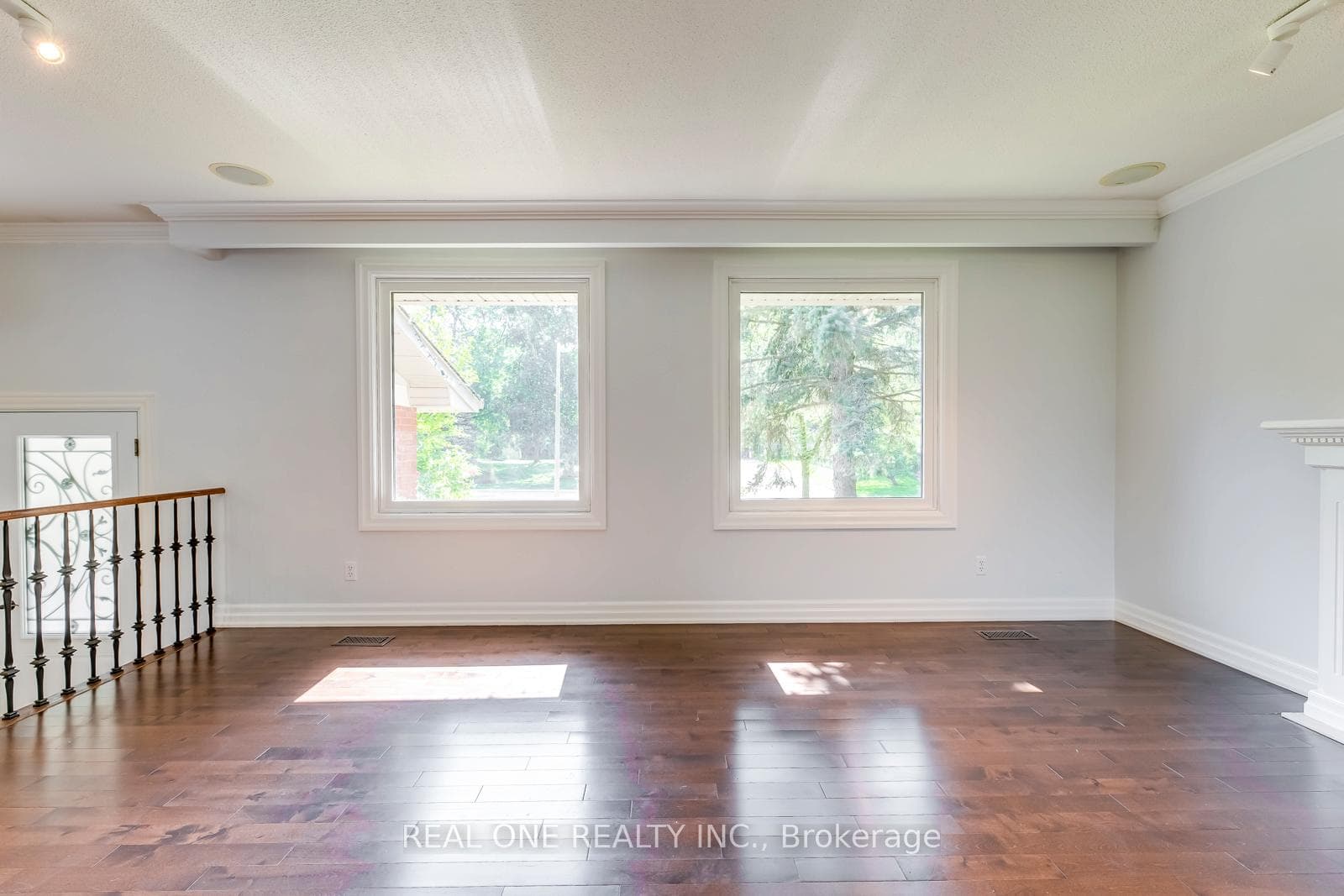 2231 All Saints Crescent photo 8