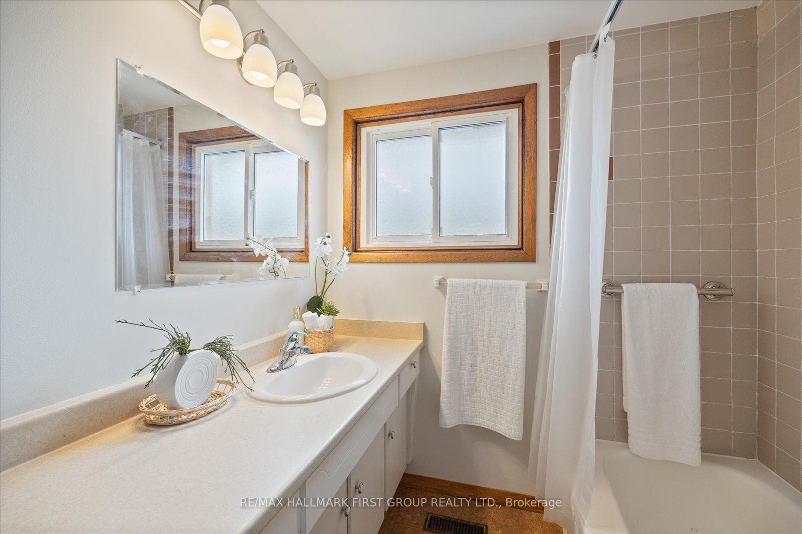 25 Taylor Road photo 15