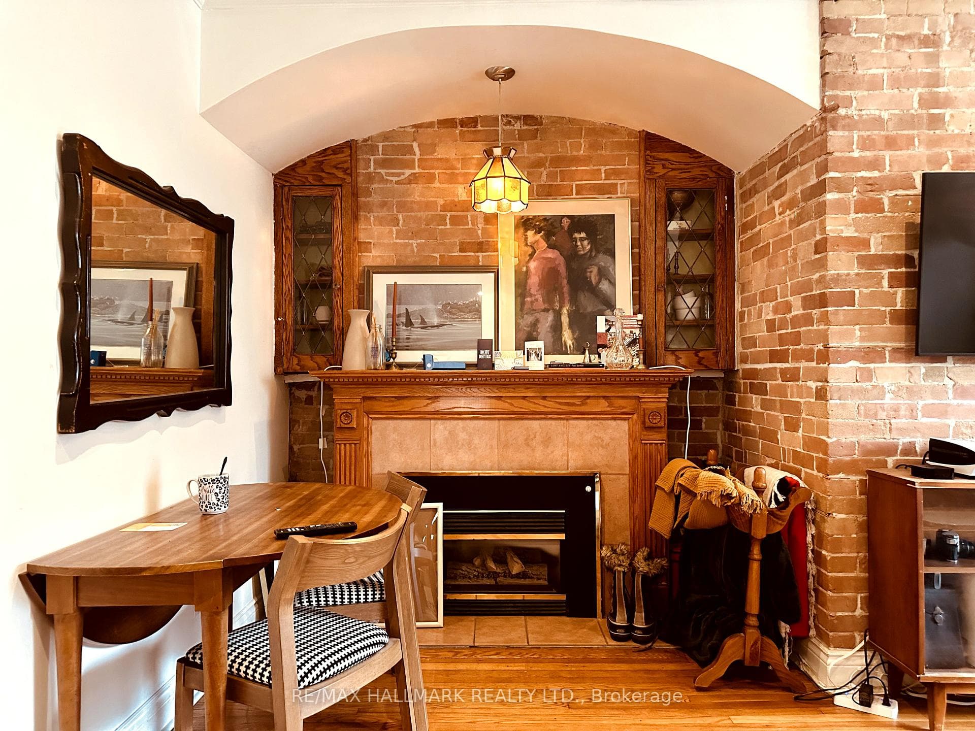 Fireplace/Dining
