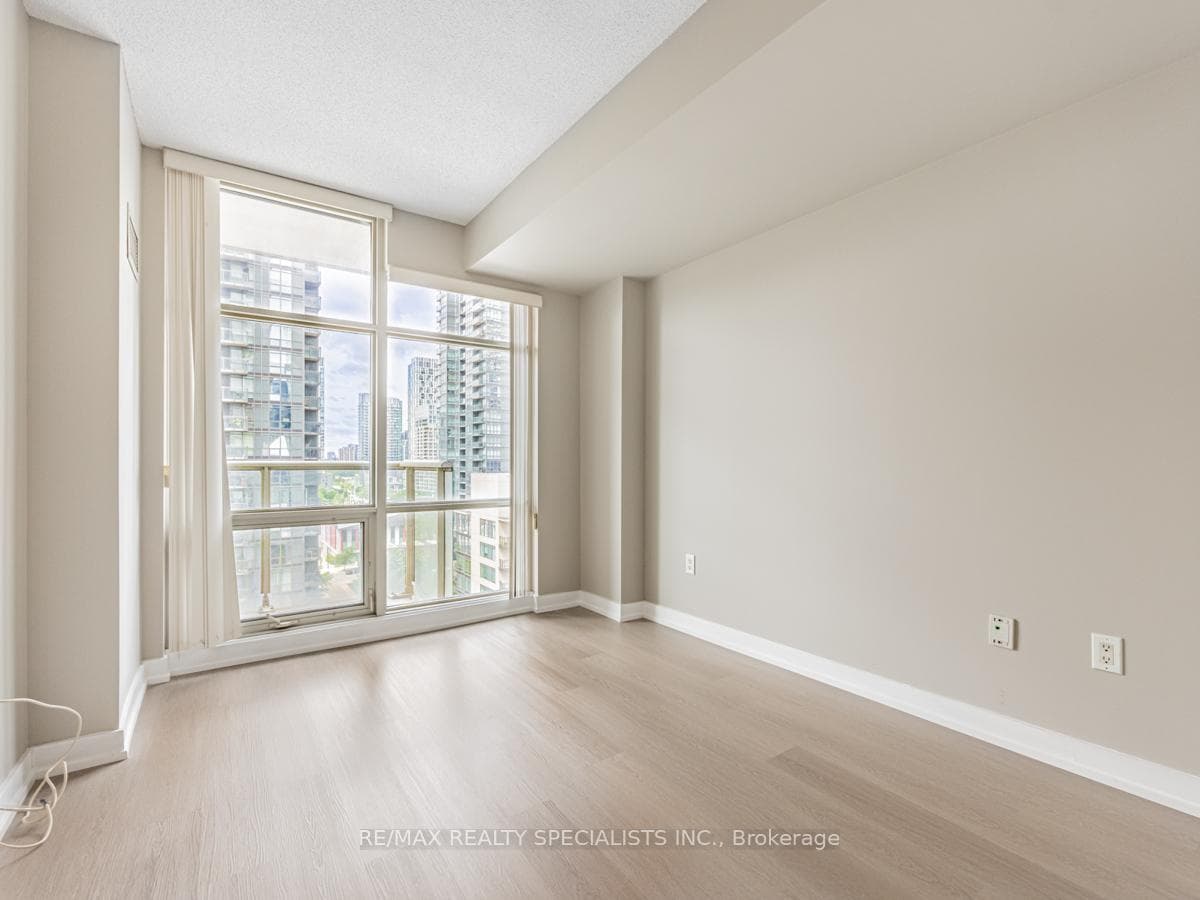 35 MARINER Terrace Unit 1202 photo 16