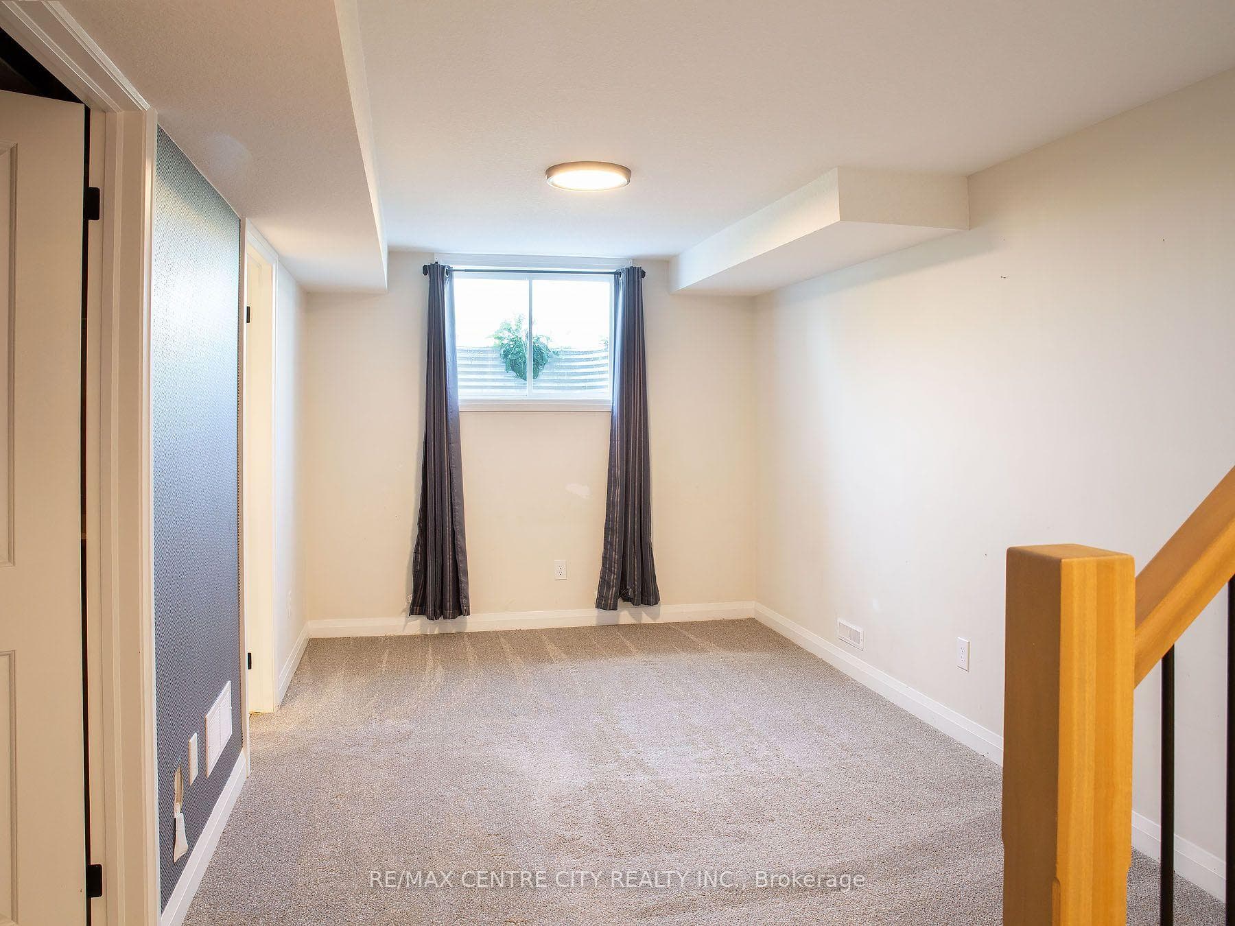 1826 Finley Crescent photo 27