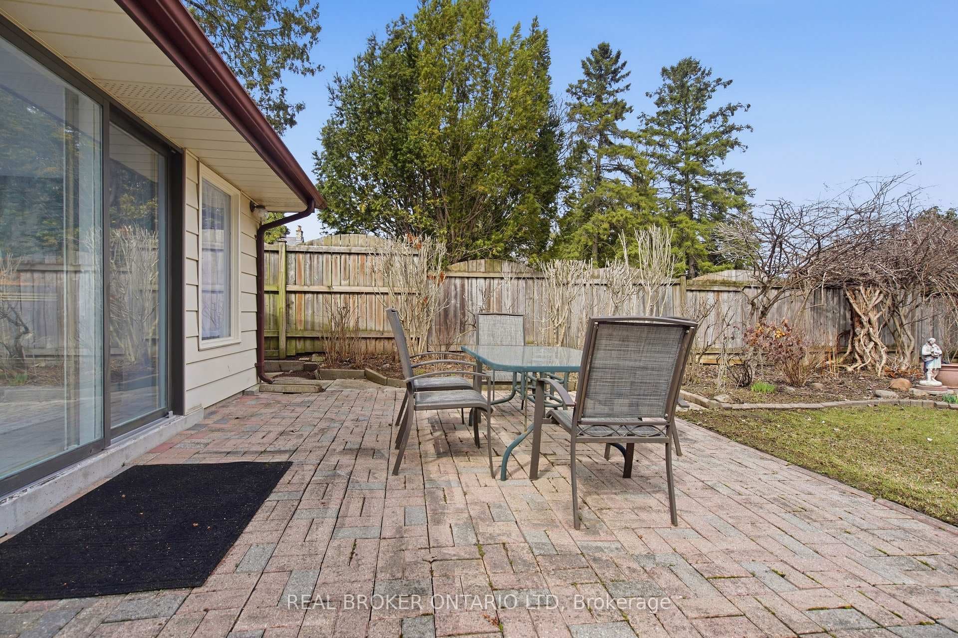 908 William Street photo 36