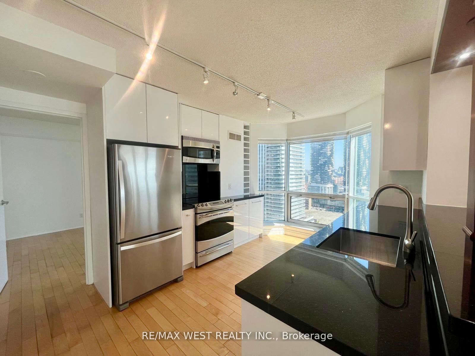10 Yonge Street Unit 2511 photo 8